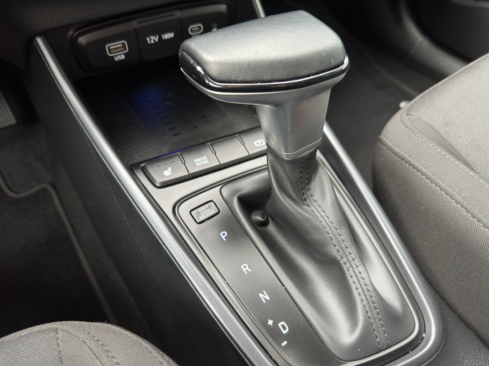 HYUNDAI i20 1.0 T-GDi Amplia Safety Pack-image-12