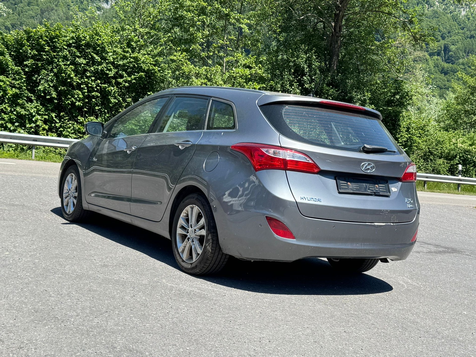 HYUNDAI i30 Wagon 1.6 CRDi Premium-image-8