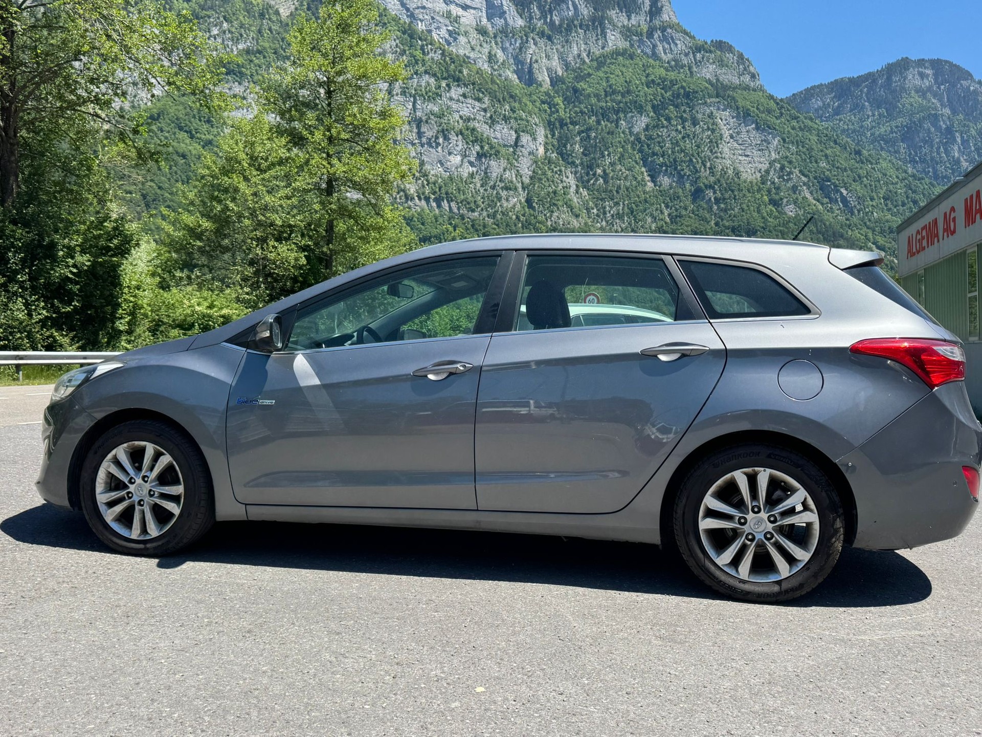 HYUNDAI i30 Wagon 1.6 CRDi Premium-image-13