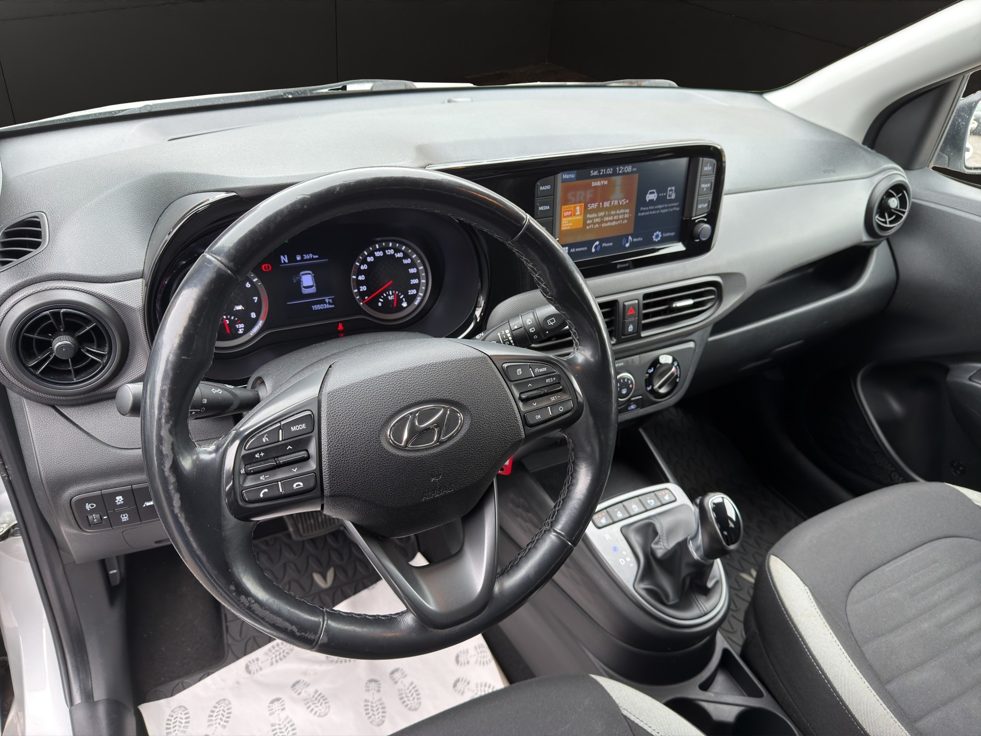 HYUNDAI i10 1.2 Amplia Automat-image-9