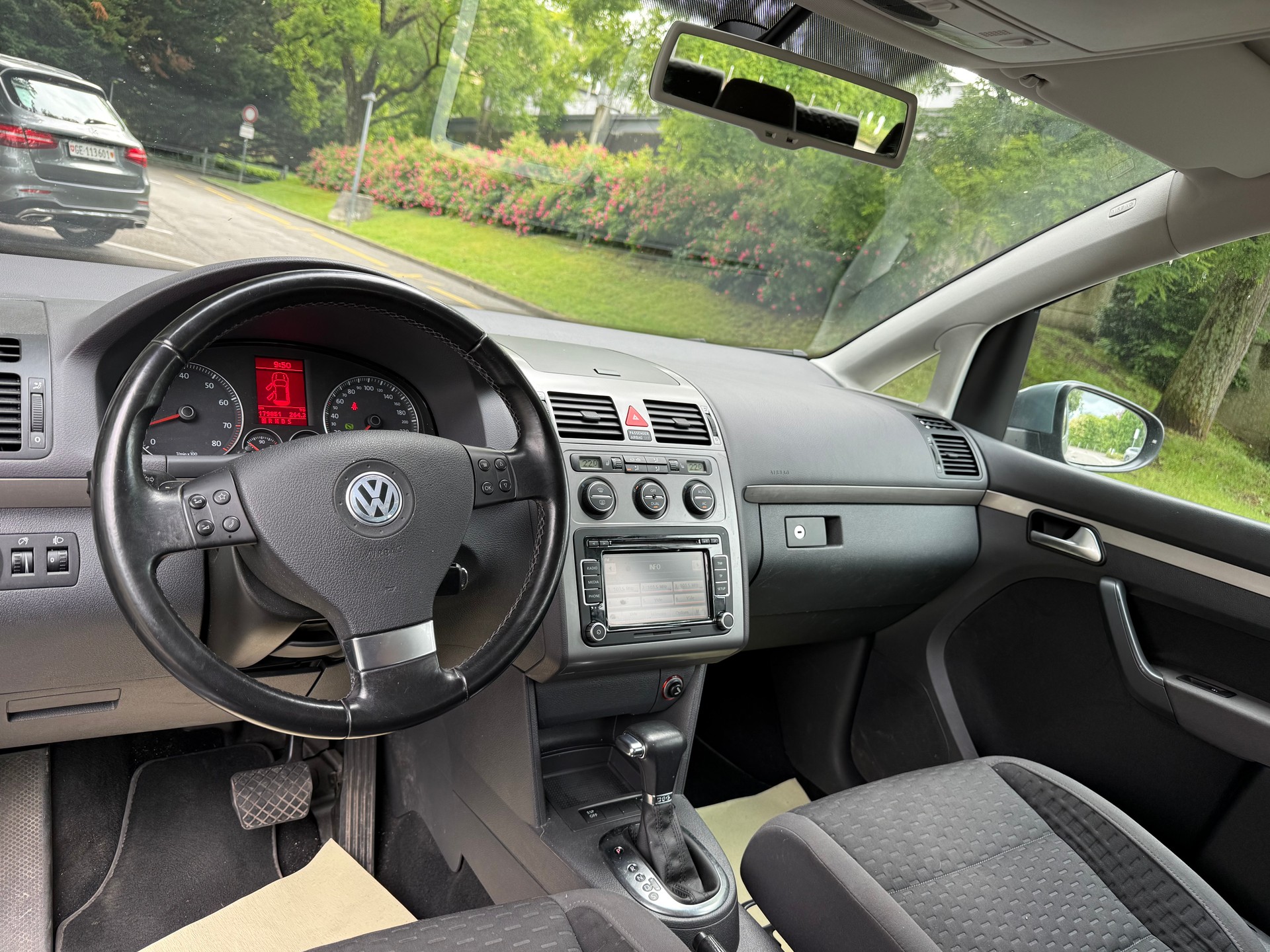 VW Touran 1.4 TSI Trendline DSG-image-11