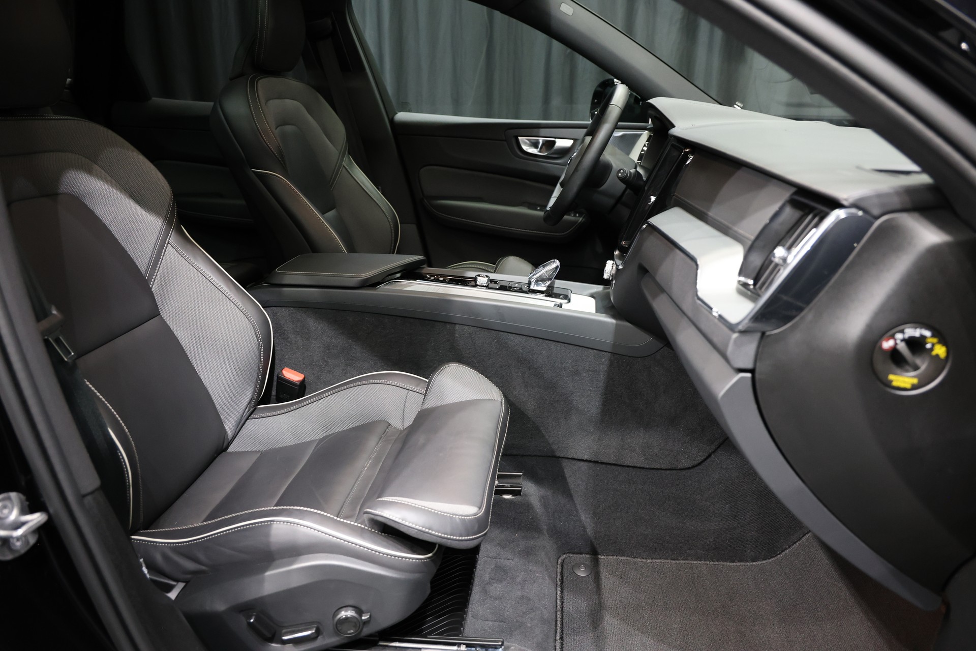 VOLVO XC60 B5 Benzin Mild Hybrid AWD Ultra Dark Geartronic-image-20