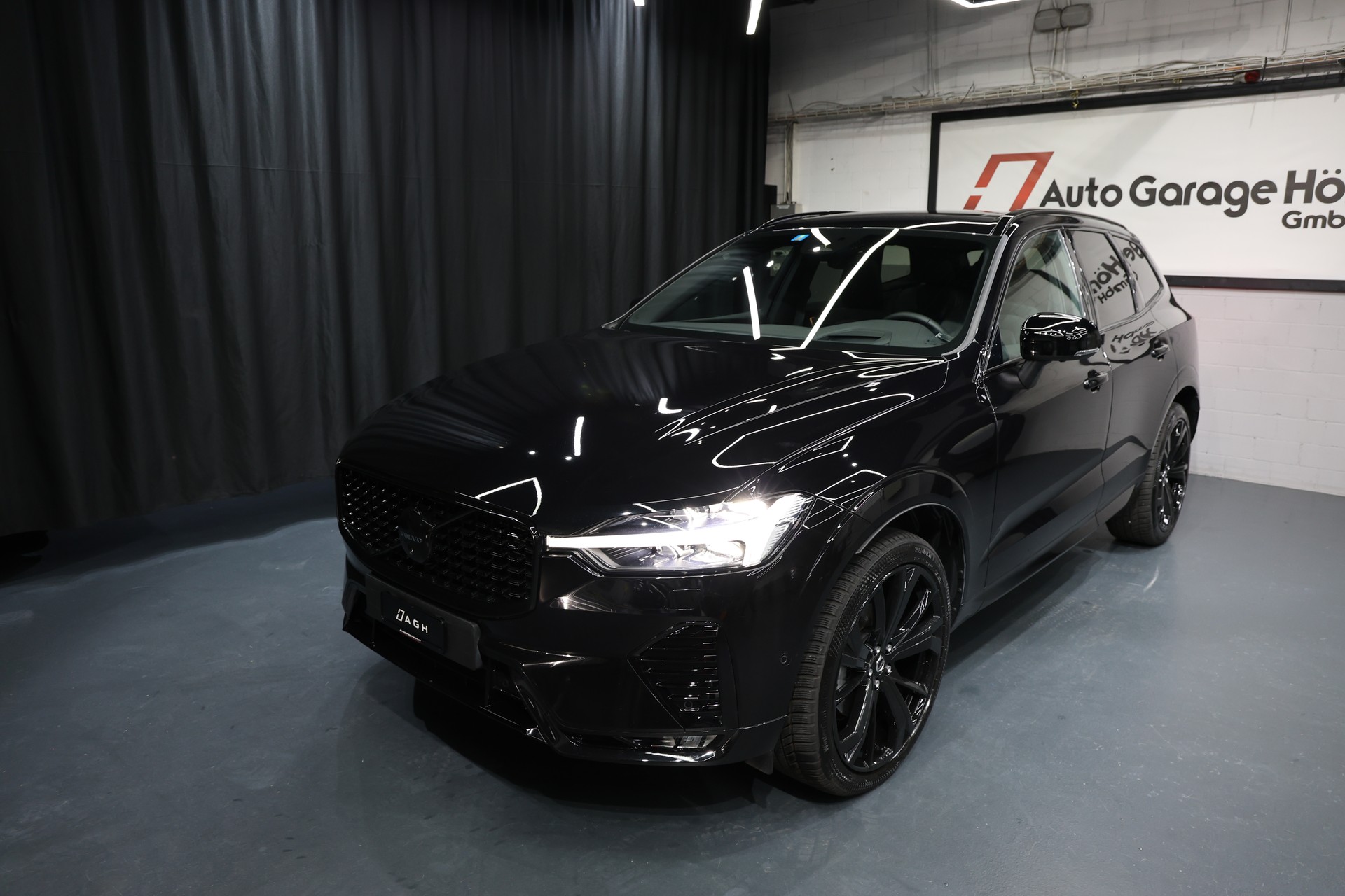 VOLVO XC60 B5 Benzin Mild Hybrid AWD Ultra Dark Geartronic-showroom-element-1