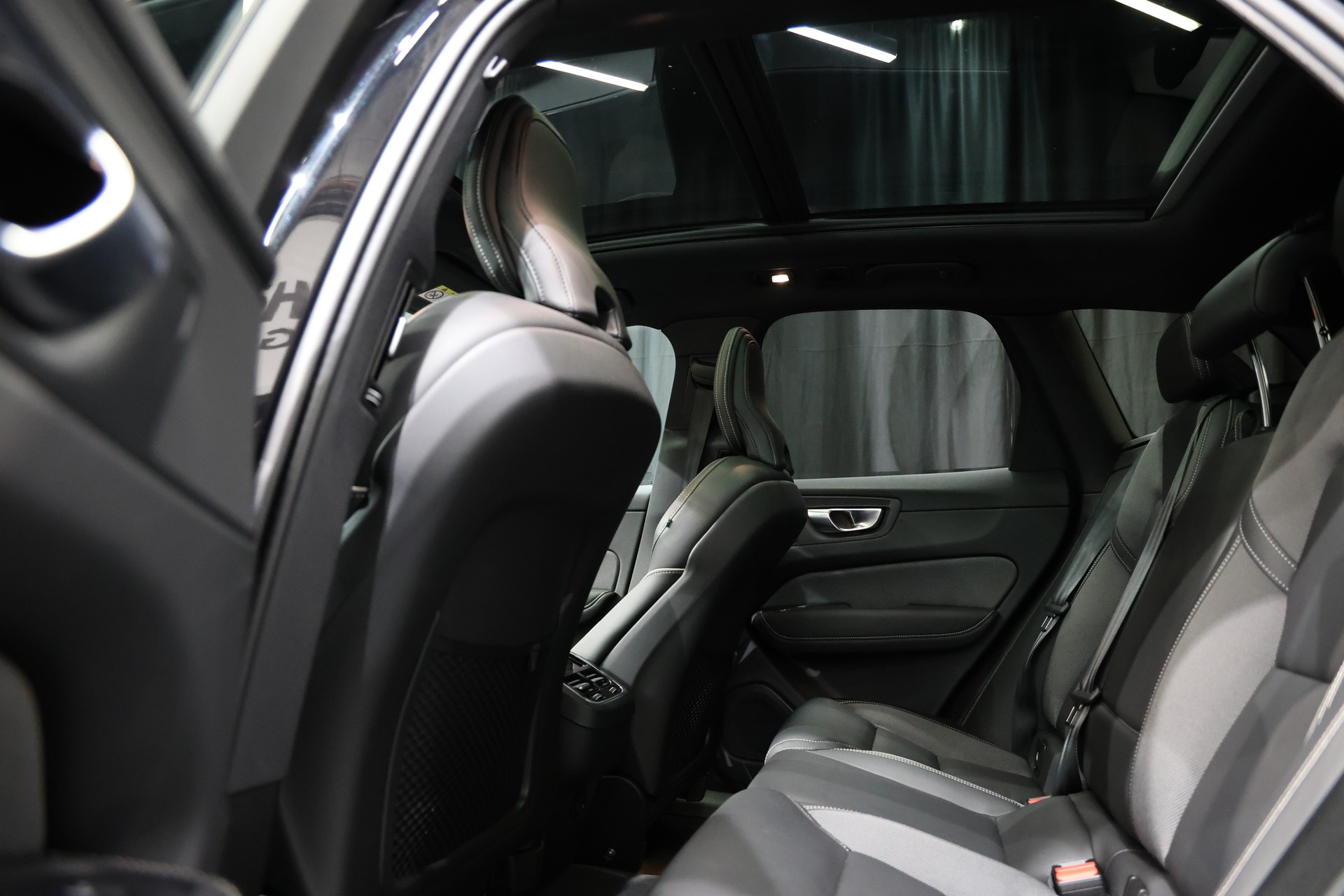 VOLVO XC60 B5 Benzin Mild Hybrid AWD Ultra Dark Geartronic-image-18