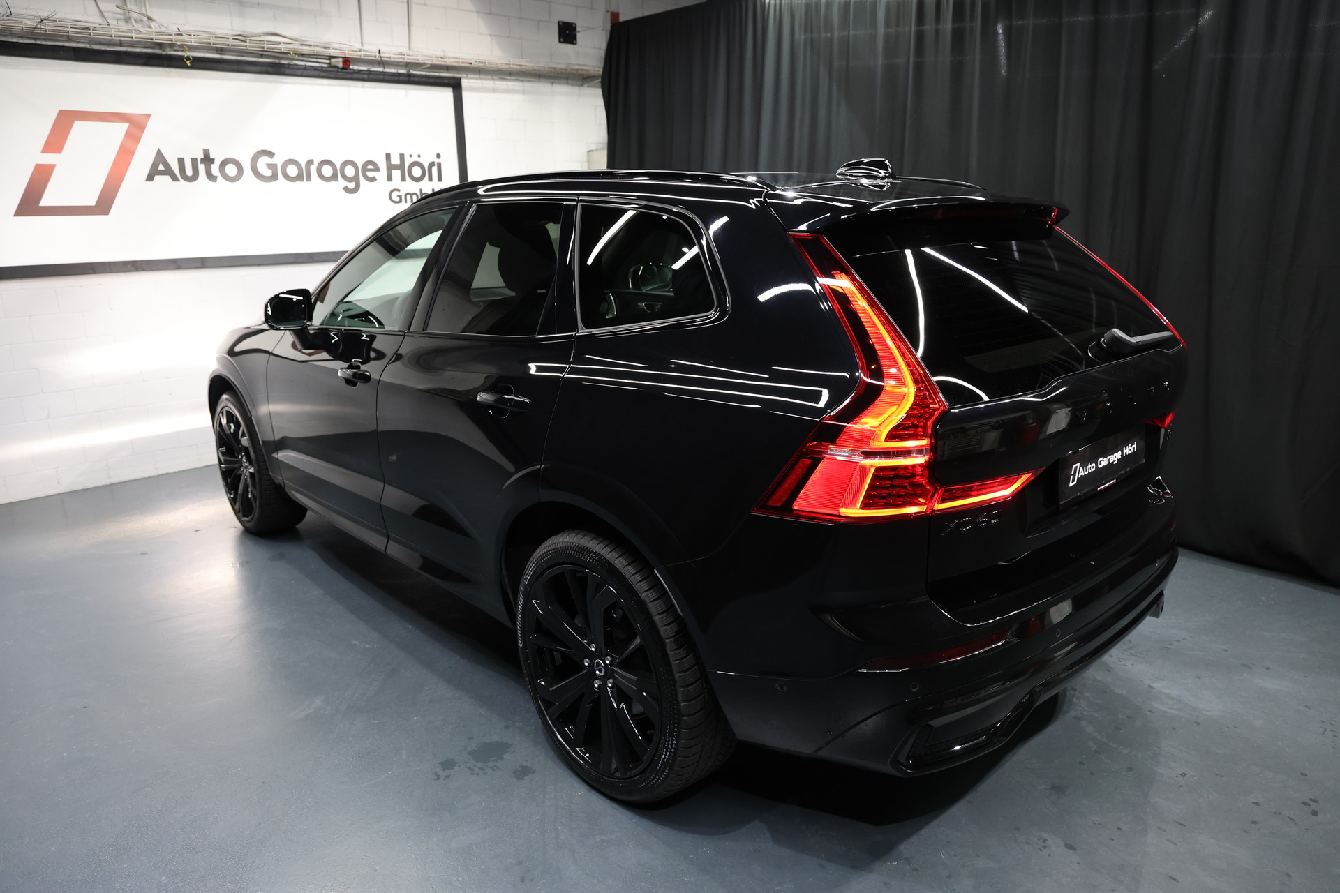 VOLVO XC60 B5 Benzin Mild Hybrid AWD Ultra Dark Geartronic-showroom-element-2