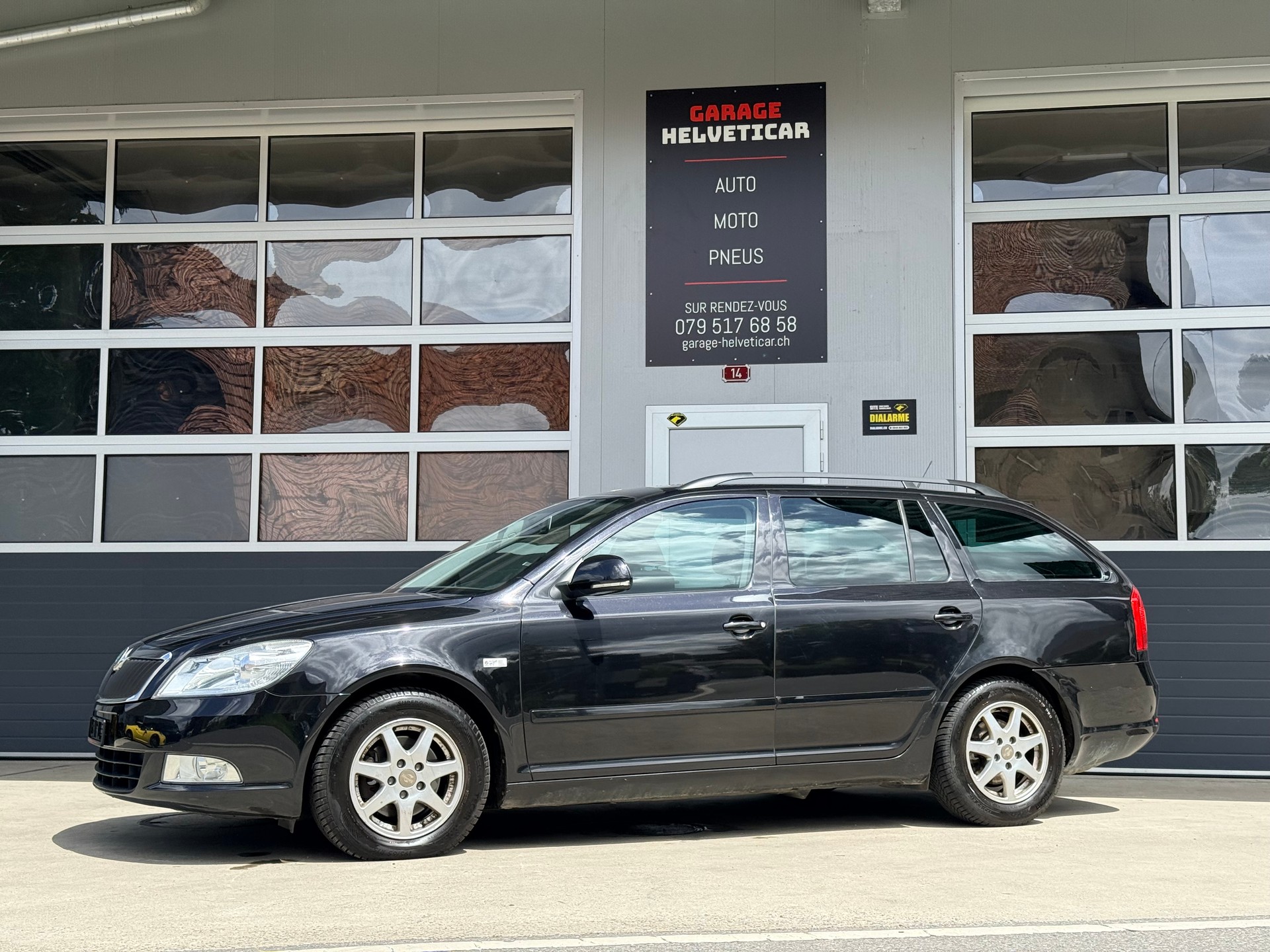 SKODA Octavia Combi 1.8 TSI Ambiente-image-6