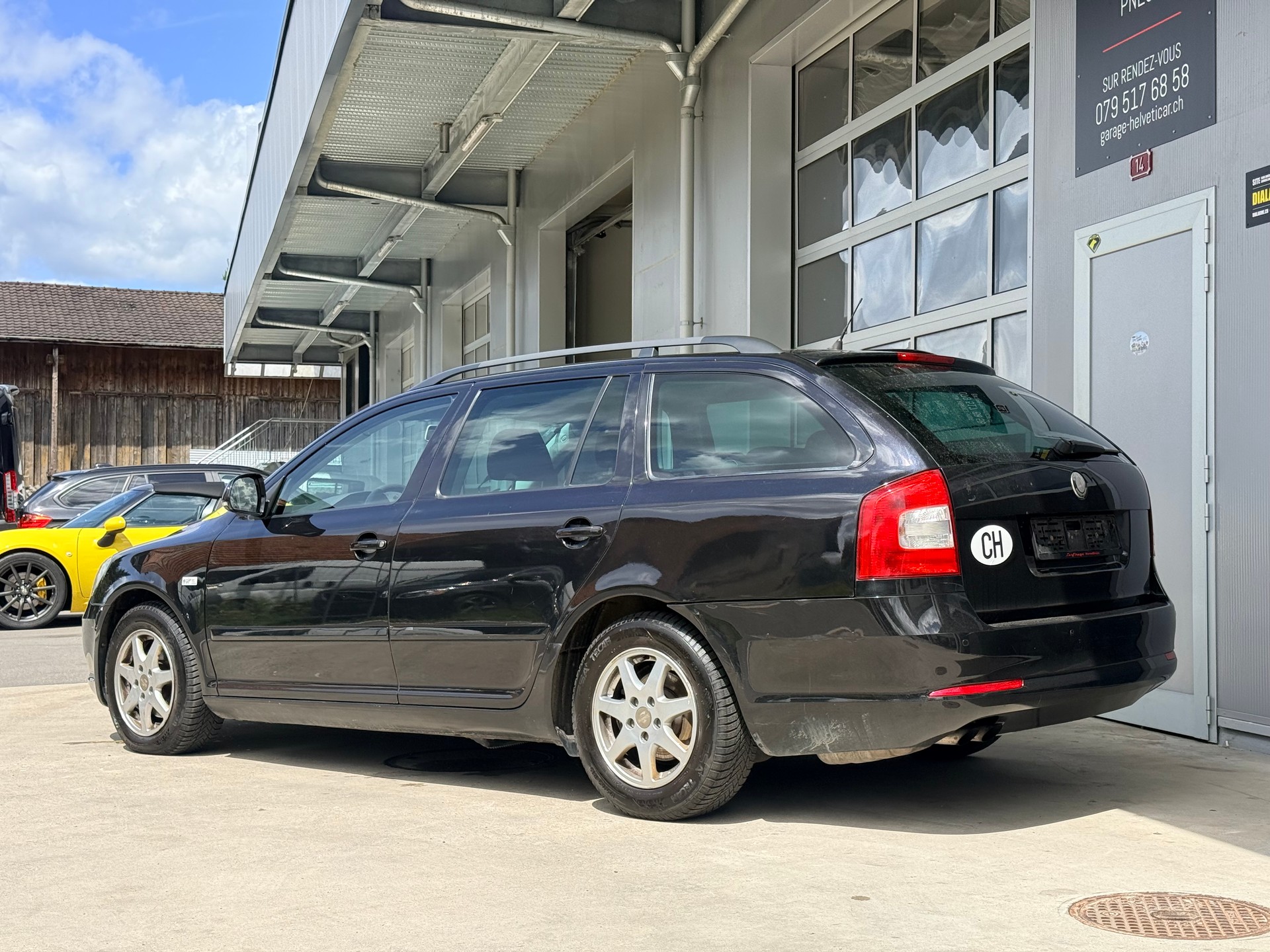 SKODA Octavia Combi 1.8 TSI Ambiente-image-2