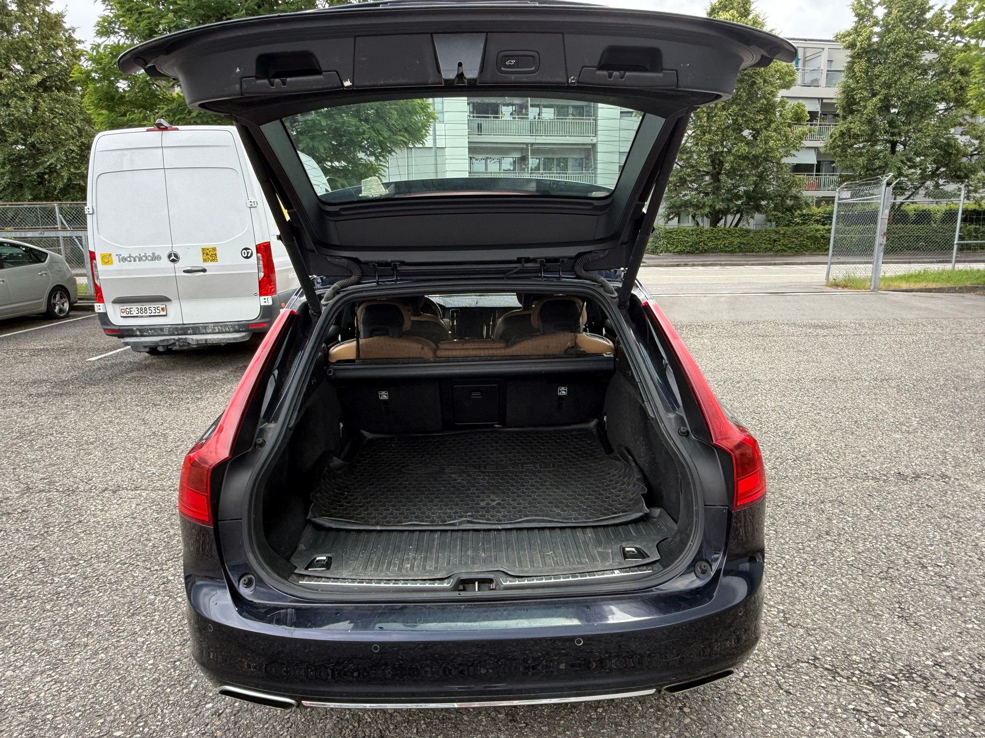 VOLVO V90 T6 AWD Momentum Geartronic-image-4