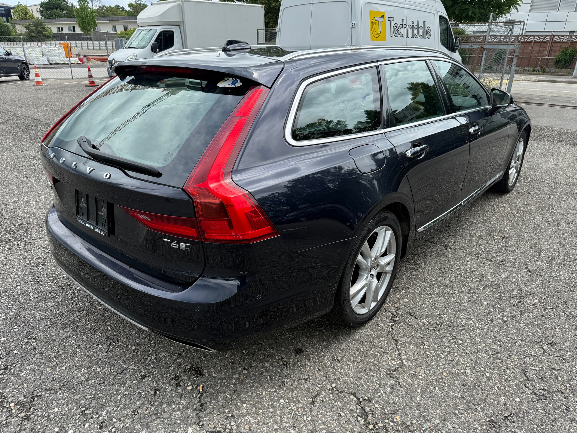 VOLVO V90 T6 AWD Momentum Geartronic-image-2