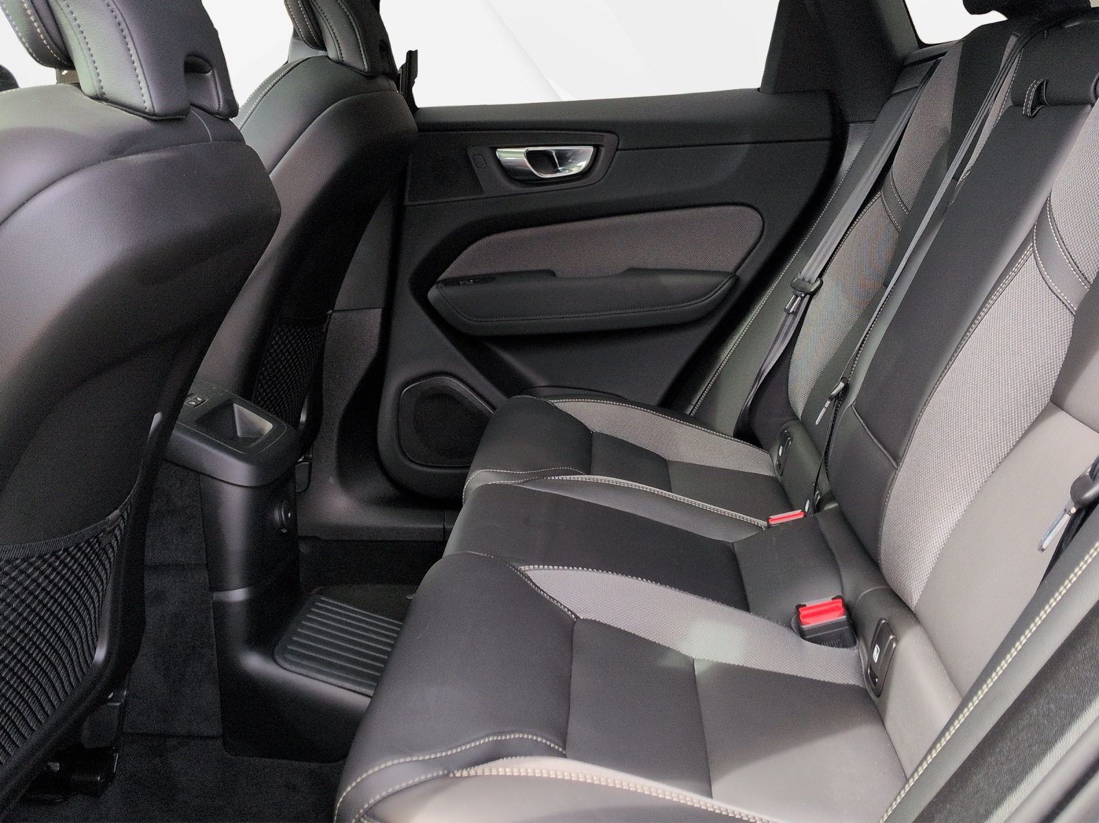 VOLVO XC60 2.0 T6 TE Black Edition eAWD-image-13