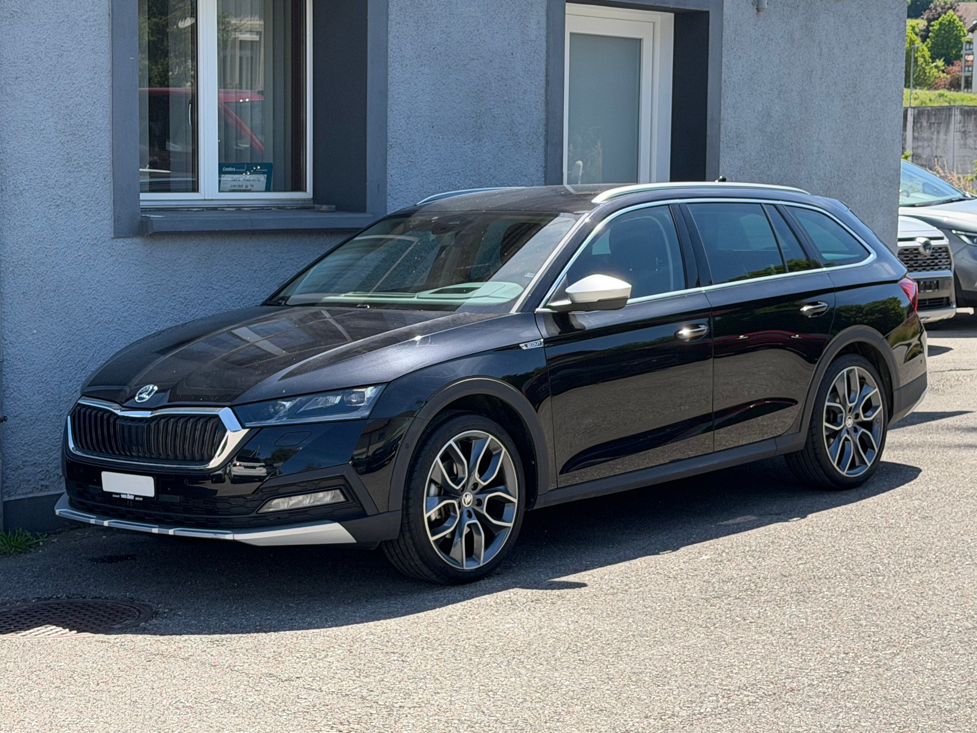 SKODA Octavia Combi 2.0 TDI DSG Scout 4x4-image-0