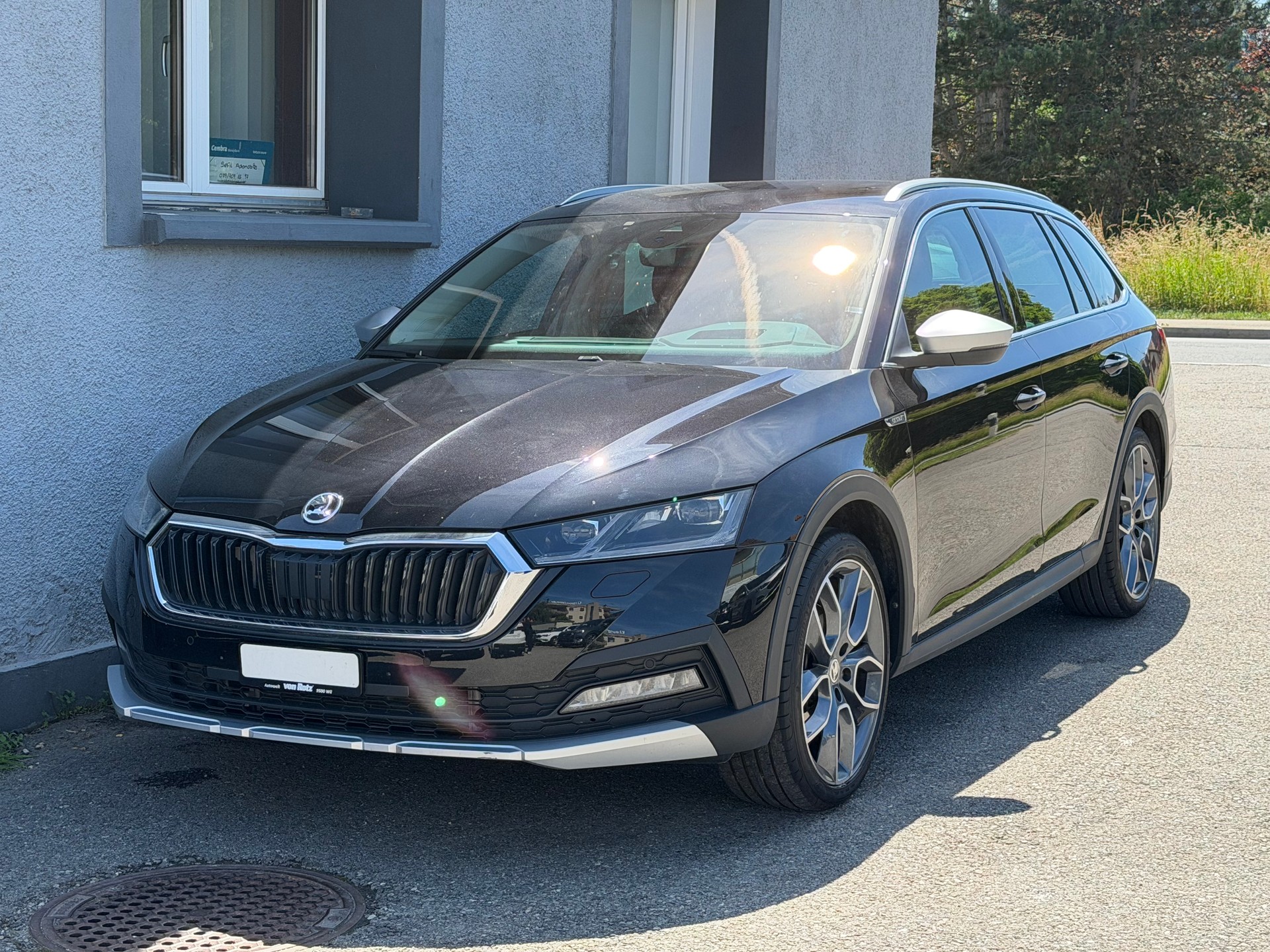SKODA Octavia Combi 2.0 TDI DSG Scout 4x4-image-1