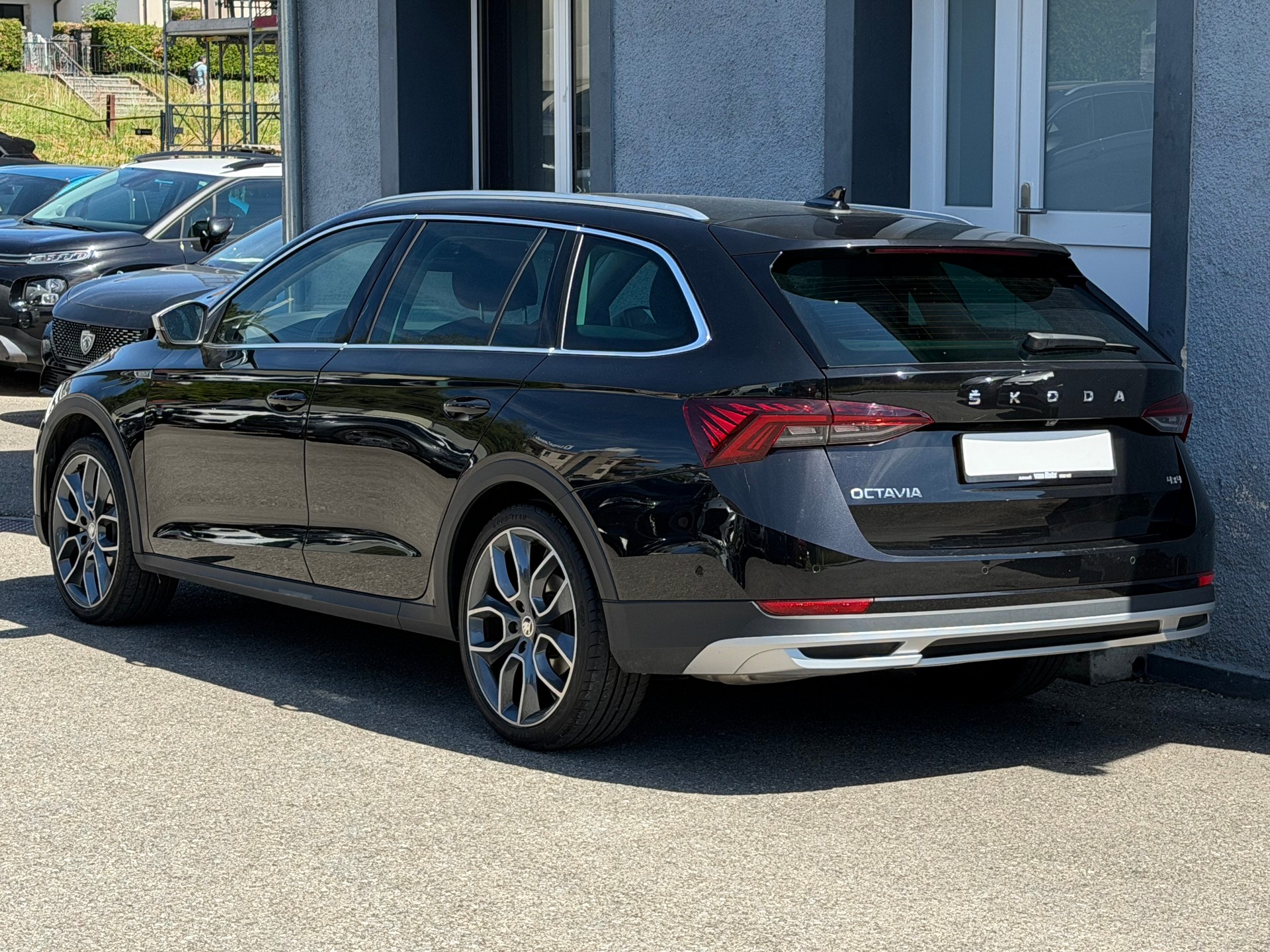 SKODA Octavia Combi 2.0 TDI DSG Scout 4x4-image-3