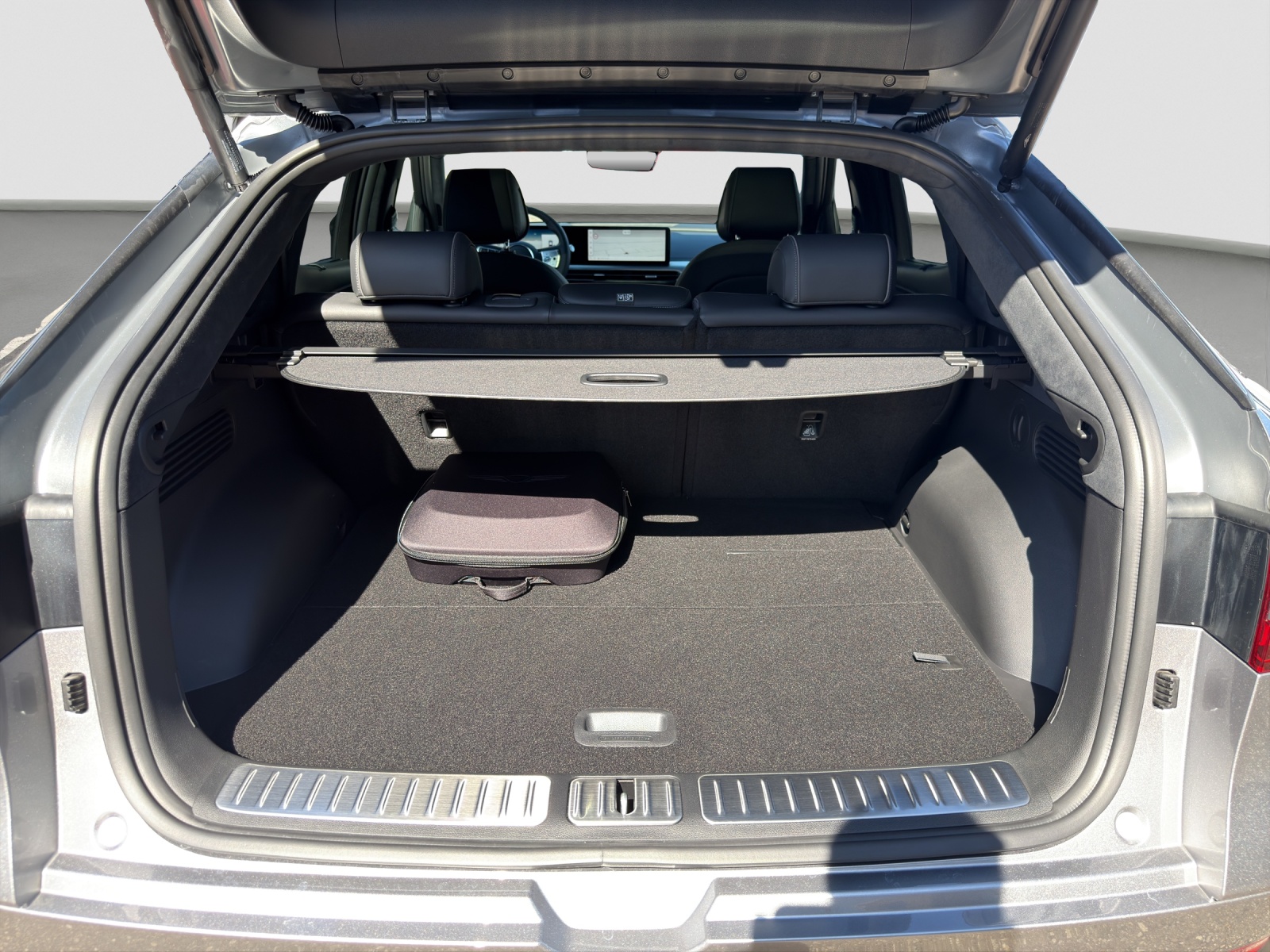 GENESIS GV60 77.4 kWh Sport AWD-image-13