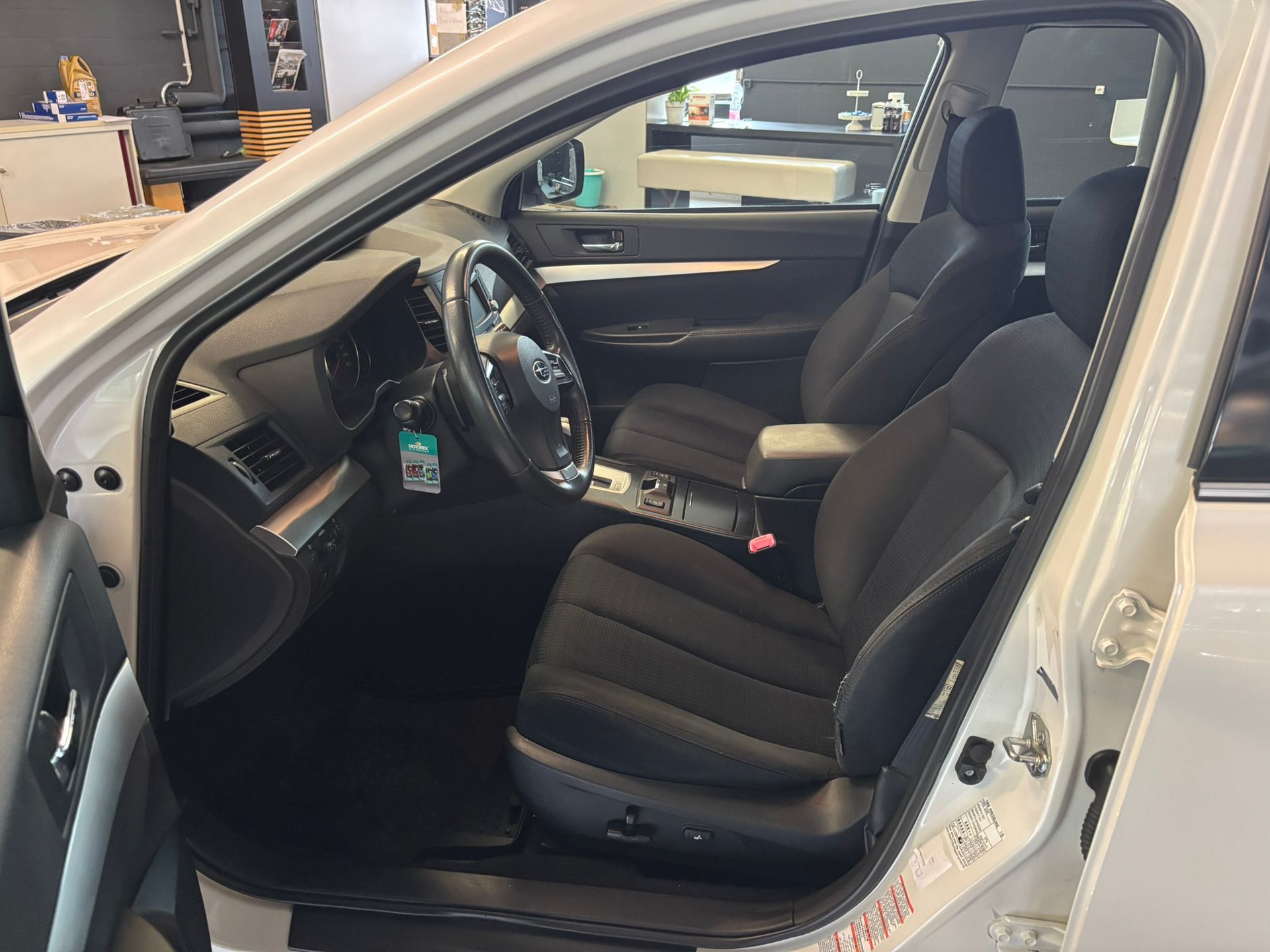 SUBARU Legacy 2.0i Advantage AWD Lineartronic-image-7