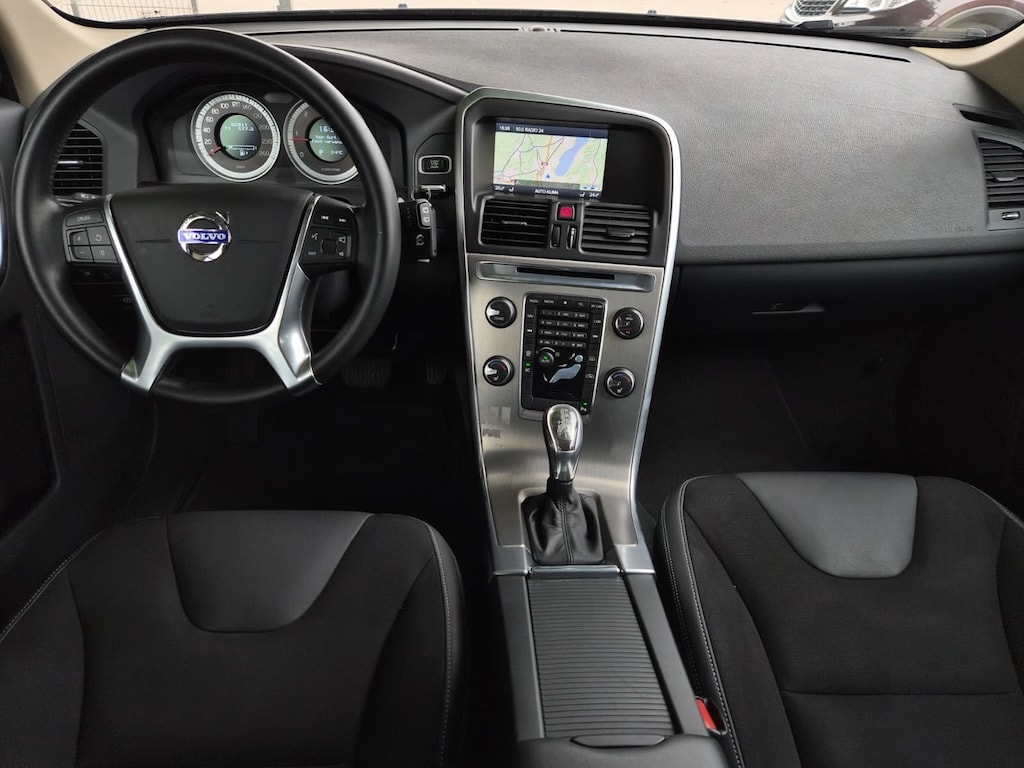 VOLVO XC60 D3 Momentum Geartronic-image-11