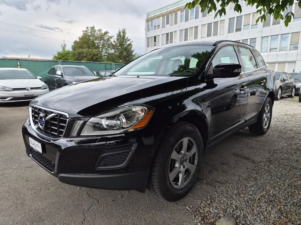 VOLVO XC60 D3 Momentum Geartronic-image-2