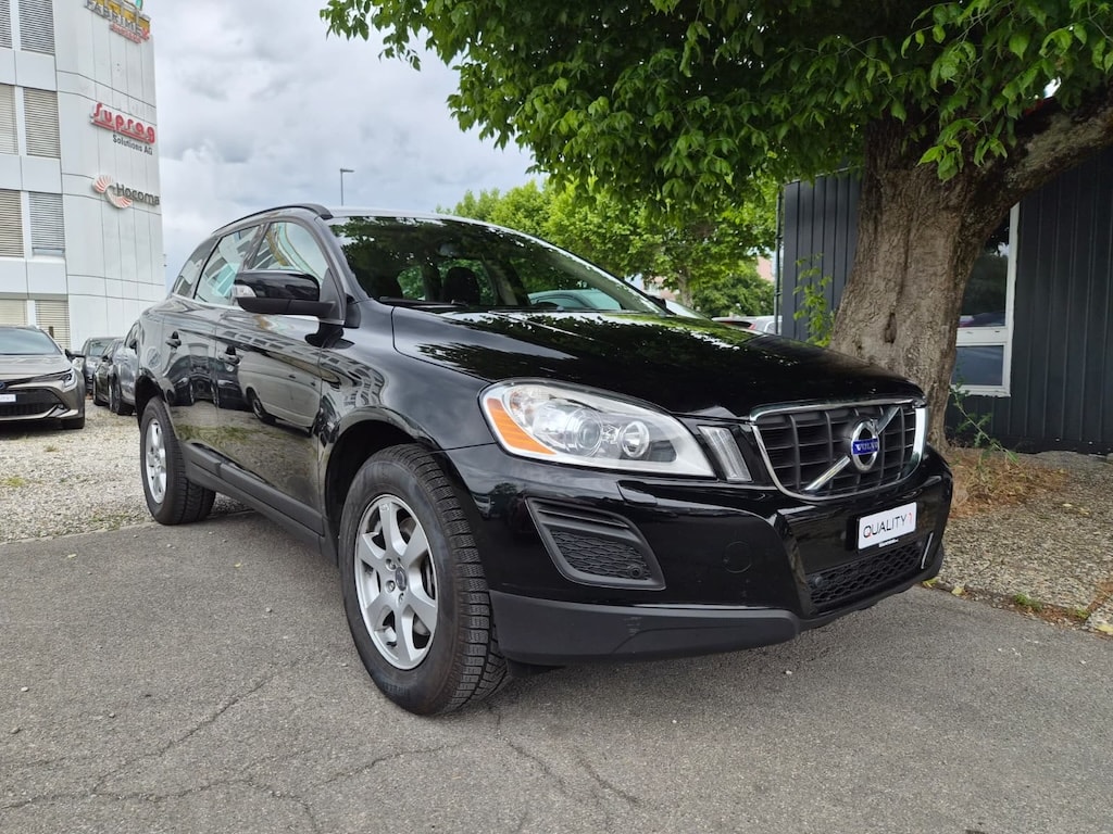 VOLVO XC60 D3 Momentum Geartronic-image-0