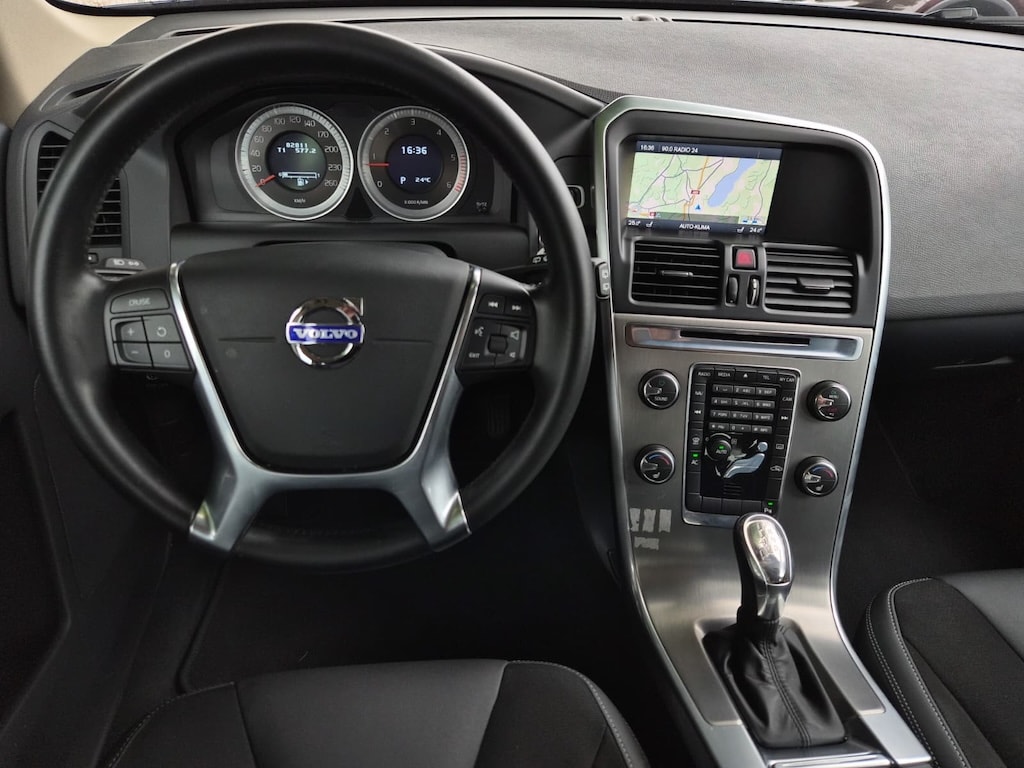 VOLVO XC60 D3 Momentum Geartronic-image-12