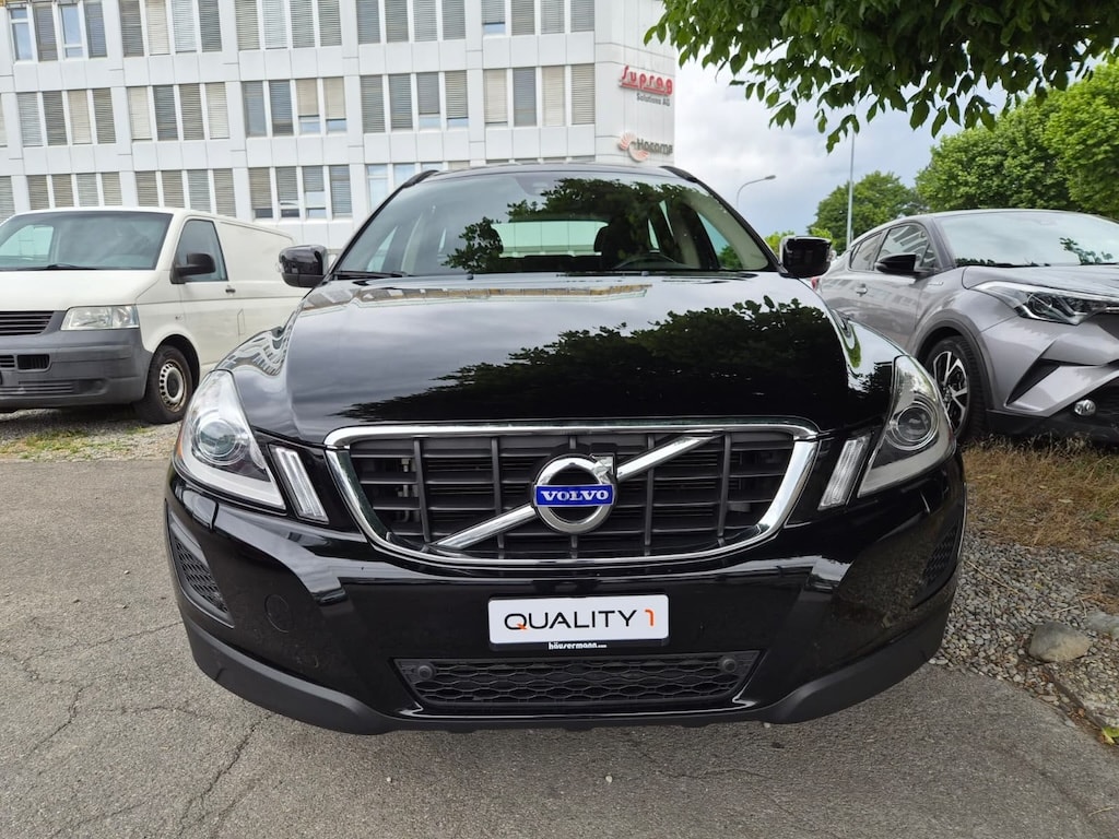 VOLVO XC60 D3 Momentum Geartronic-image-1