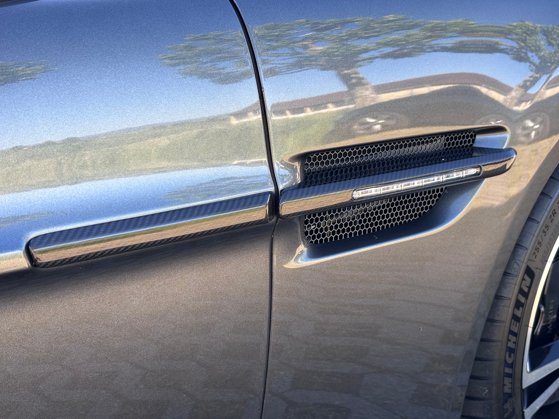 ASTON MARTIN Vanquish V12 S Touchtronic 3-image-10