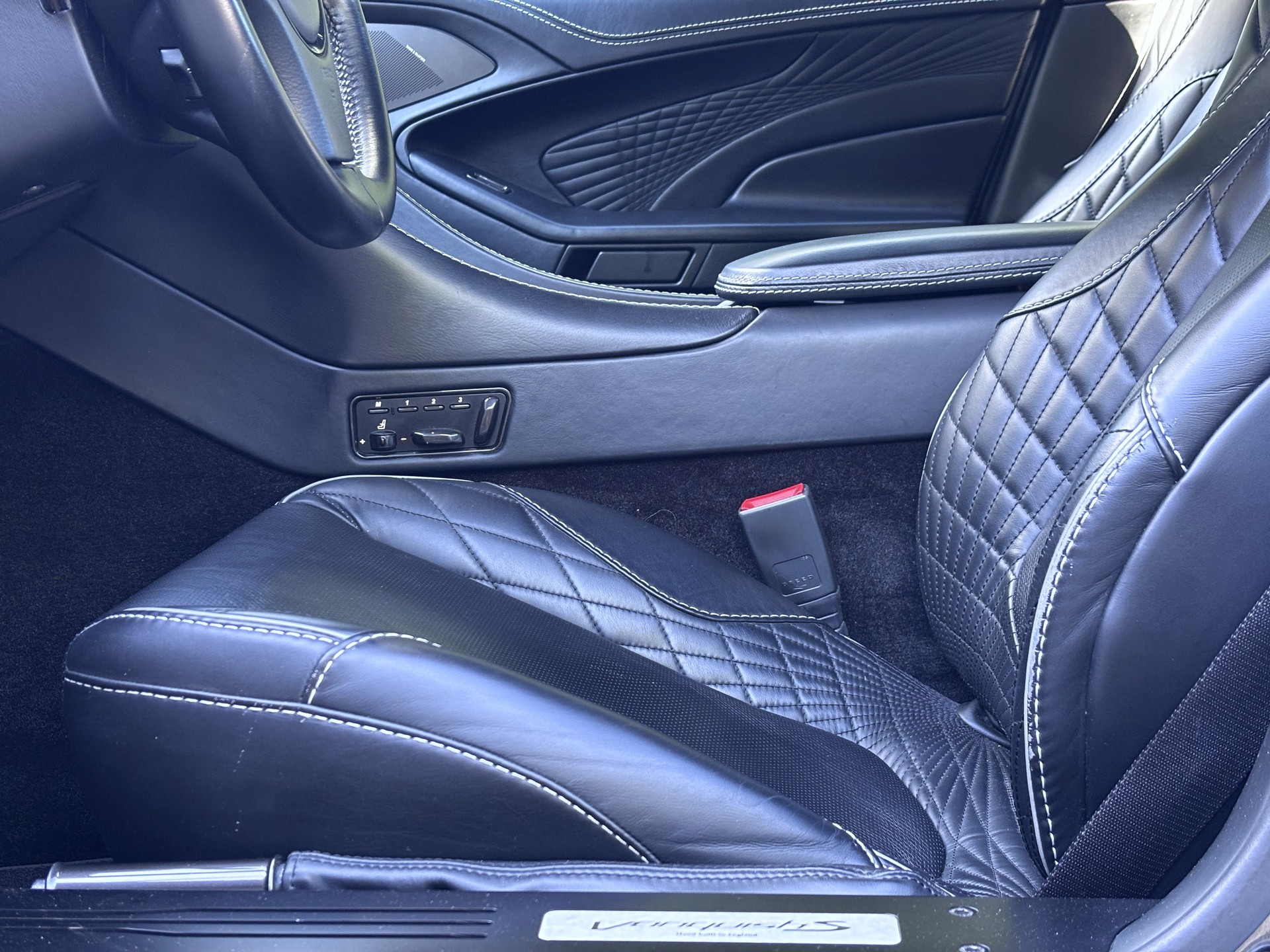 ASTON MARTIN Vanquish V12 S Touchtronic 3-image-21