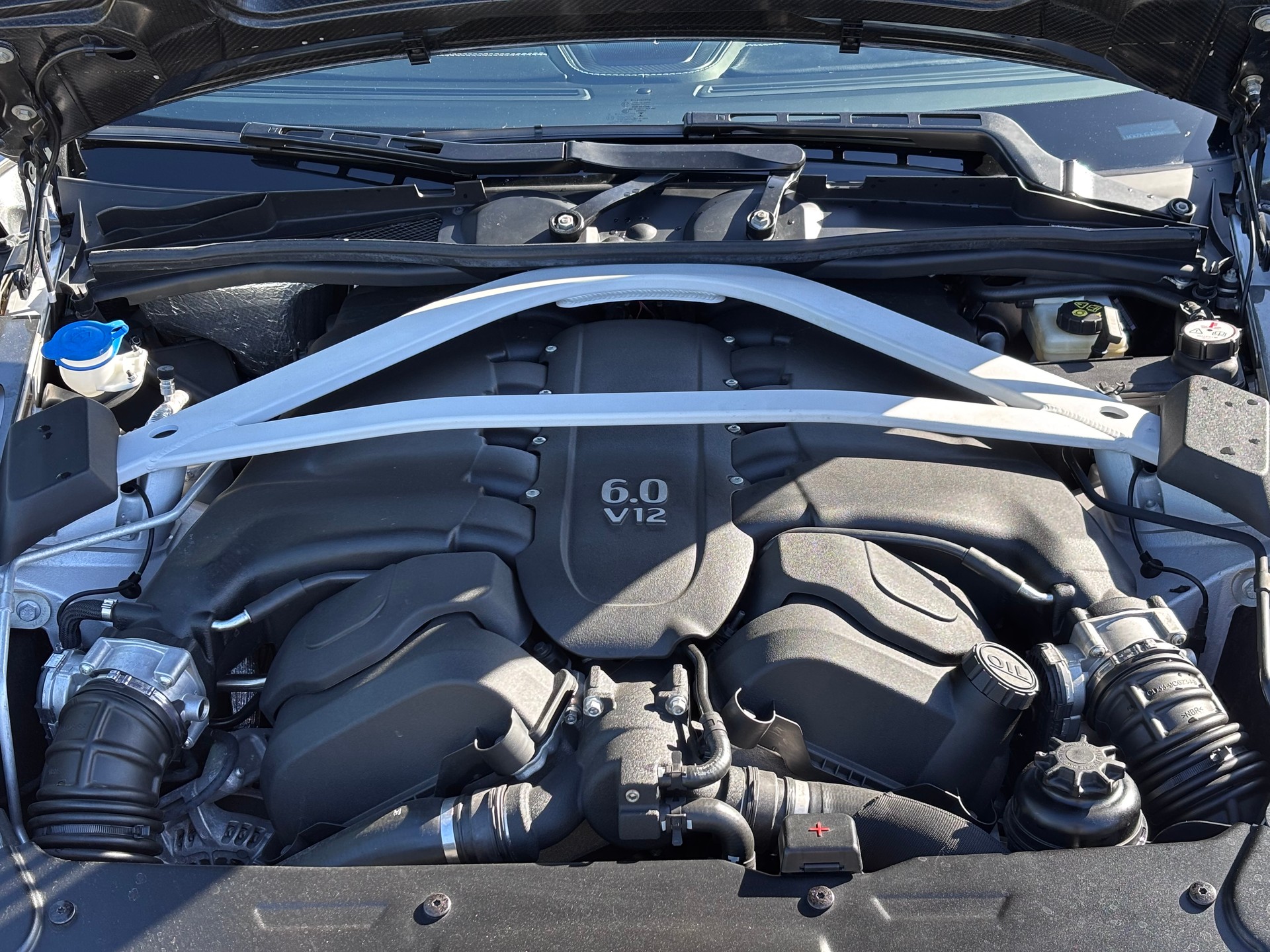 ASTON MARTIN Vanquish V12 S Touchtronic 3-image-11