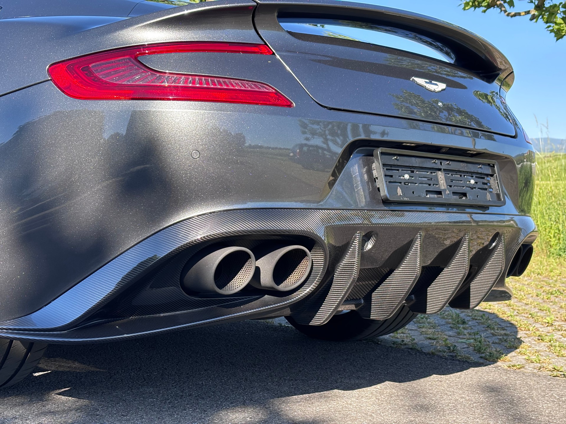 ASTON MARTIN Vanquish V12 S Touchtronic 3-image-7