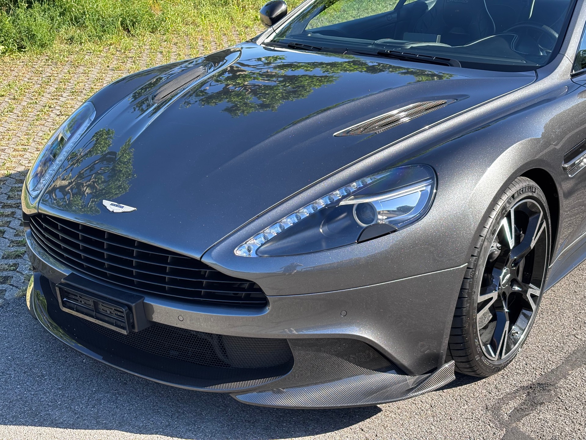 ASTON MARTIN Vanquish V12 S Touchtronic 3-image-2