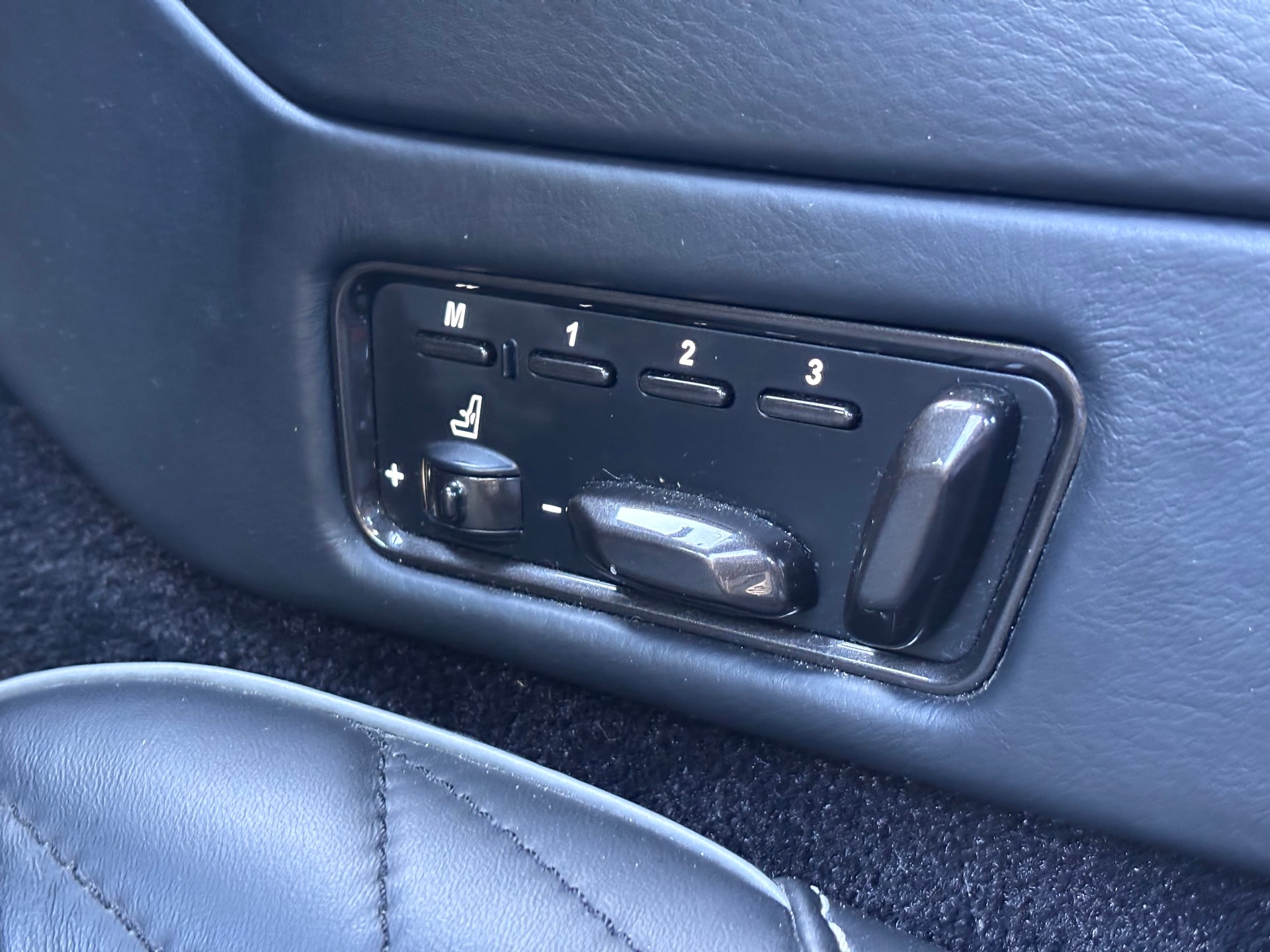 ASTON MARTIN Vanquish V12 S Touchtronic 3-image-29