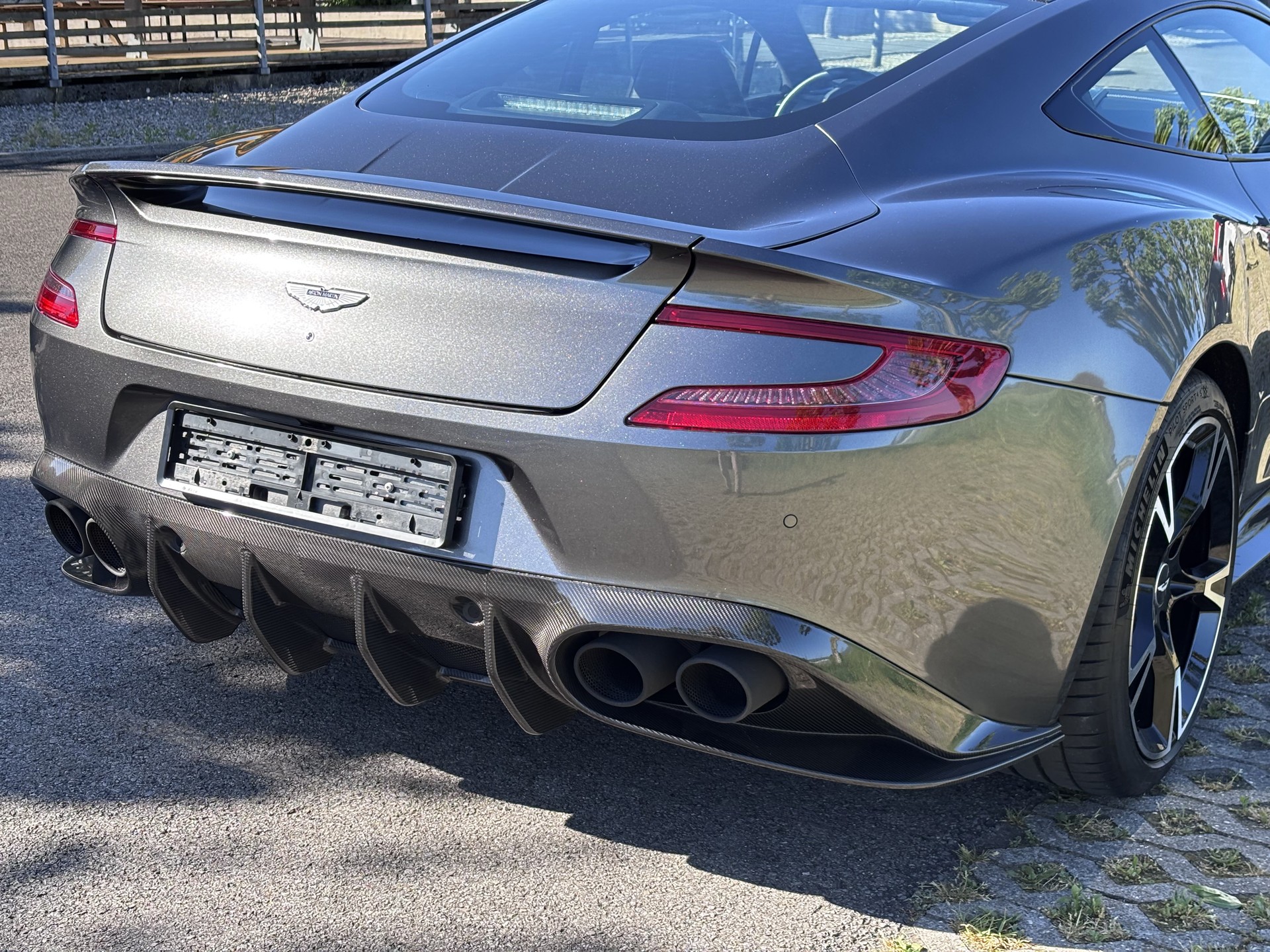 ASTON MARTIN Vanquish V12 S Touchtronic 3-image-6
