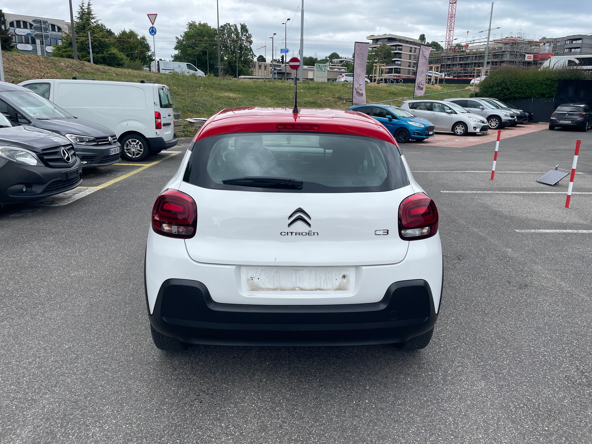CITROEN C3 1.5 BlueHDi Swiss Edition-image-4