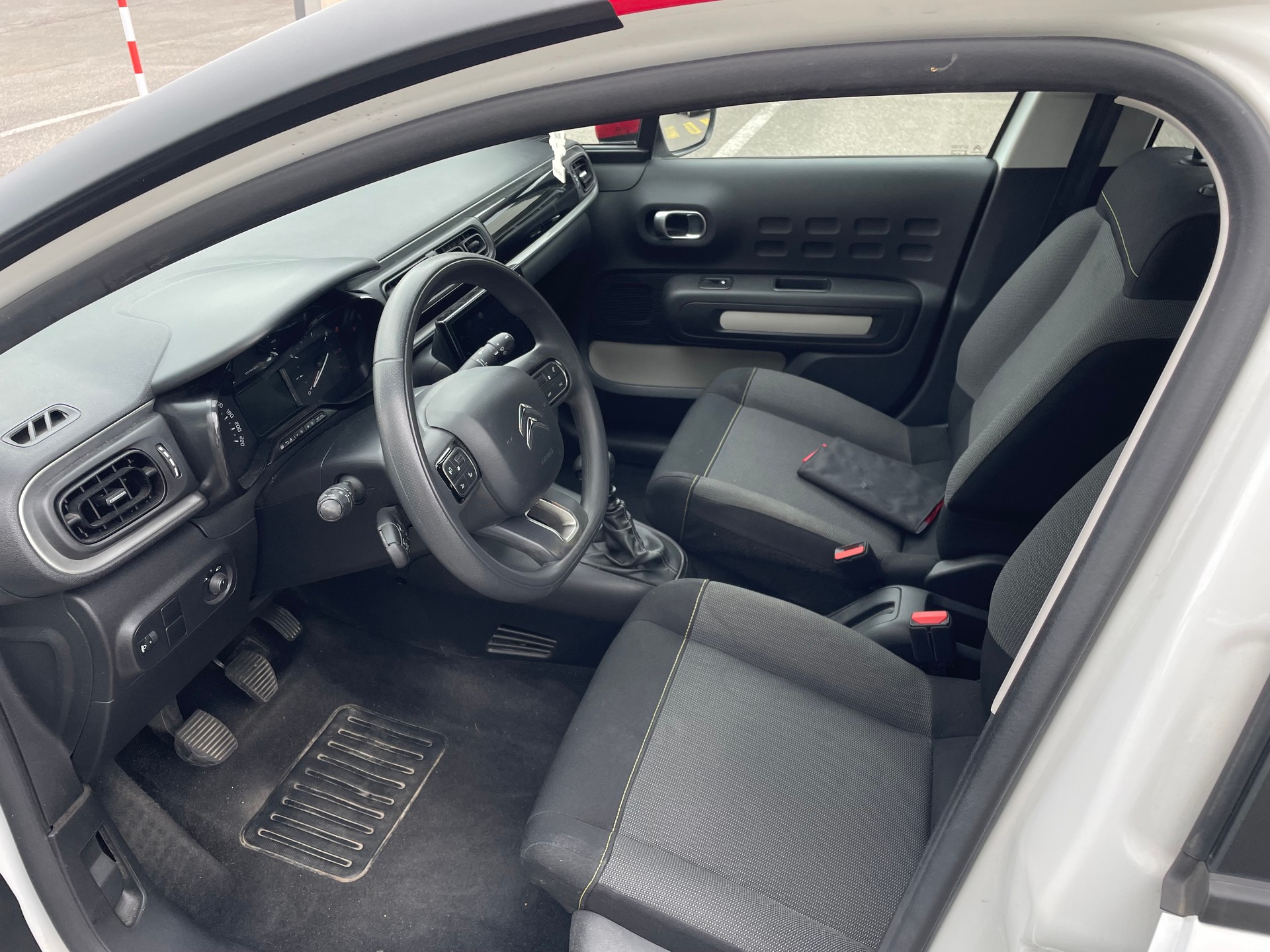 CITROEN C3 1.5 BlueHDi Swiss Edition-image-7