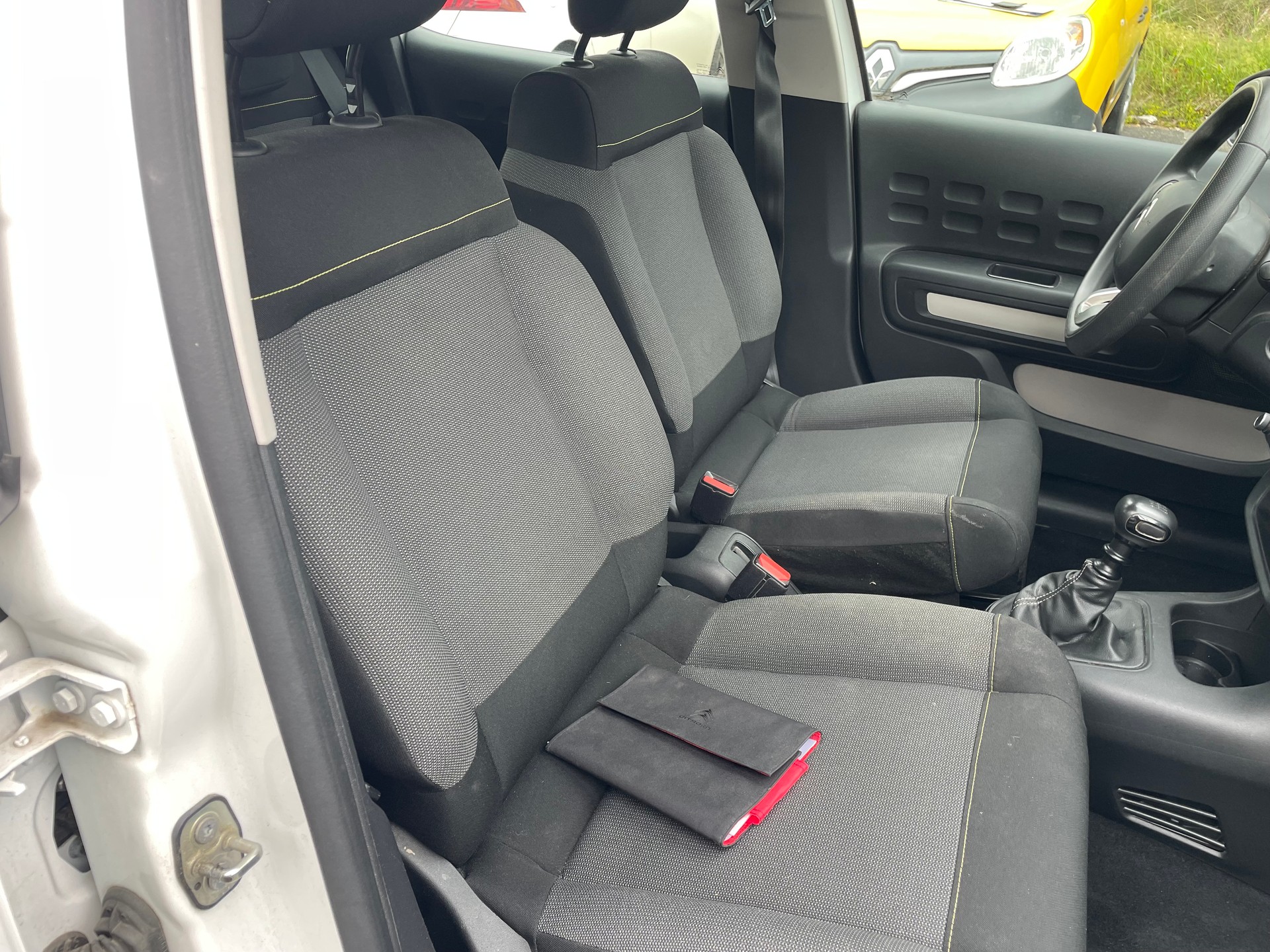 CITROEN C3 1.5 BlueHDi Swiss Edition-image-8