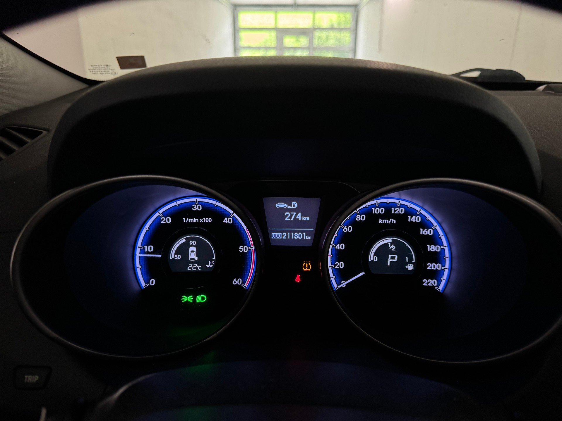 HYUNDAI iX 35 2.0 CRDi Premium 4WD Automatic-image-15
