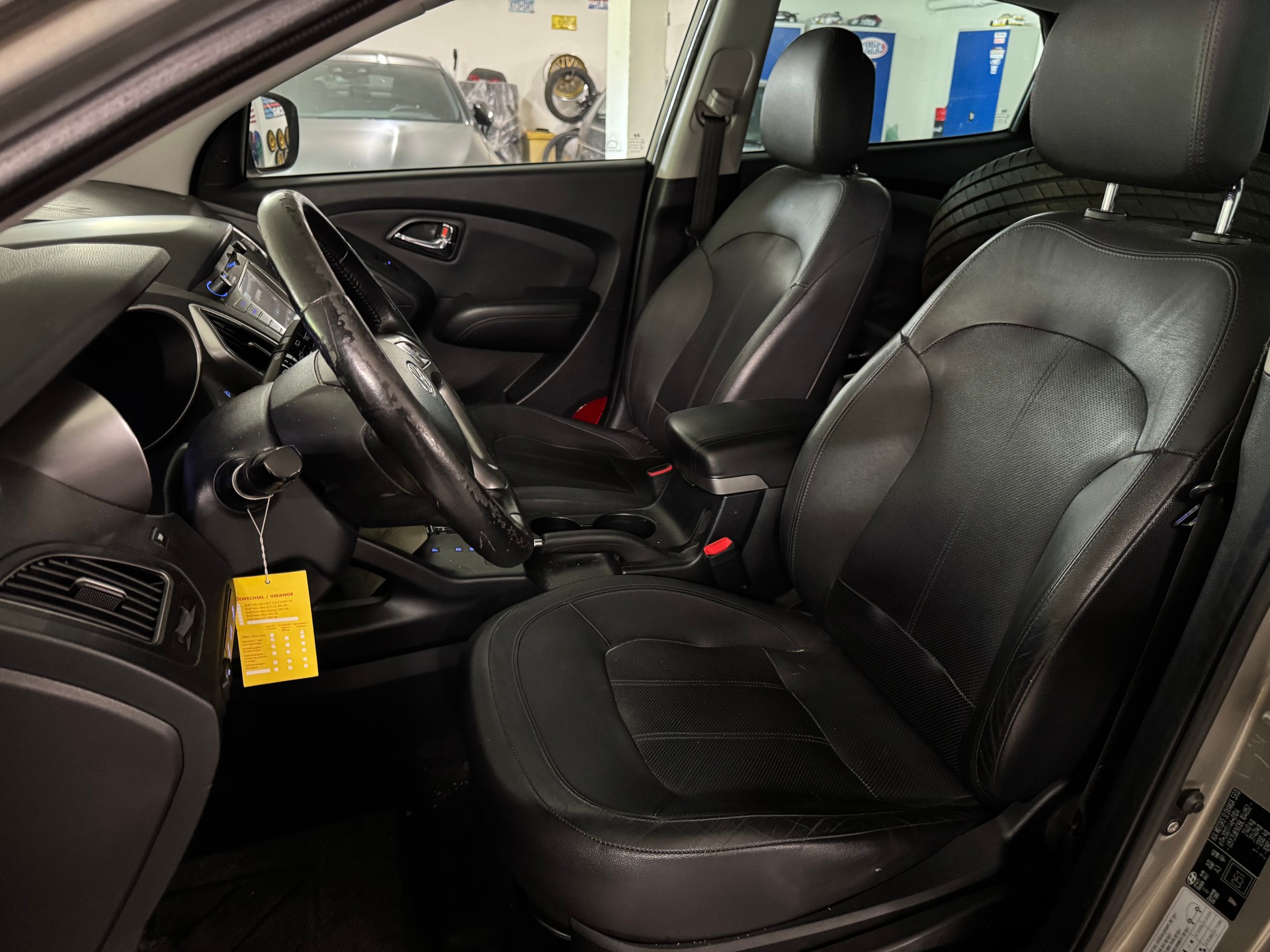 HYUNDAI iX 35 2.0 CRDi Premium 4WD Automatic-image-8