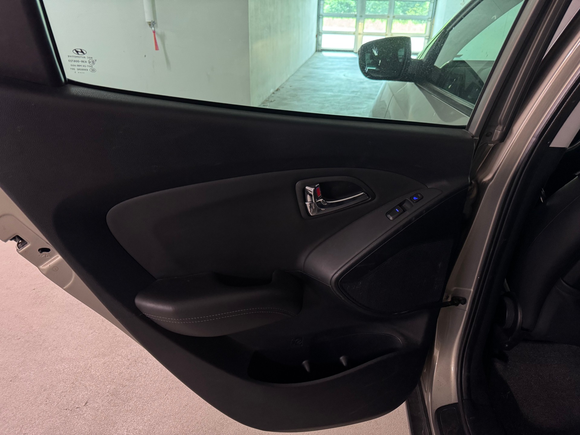 HYUNDAI iX 35 2.0 CRDi Premium 4WD Automatic-image-12