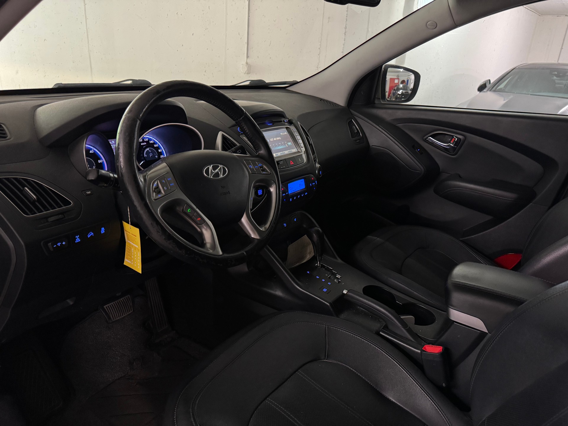 HYUNDAI iX 35 2.0 CRDi Premium 4WD Automatic-image-7
