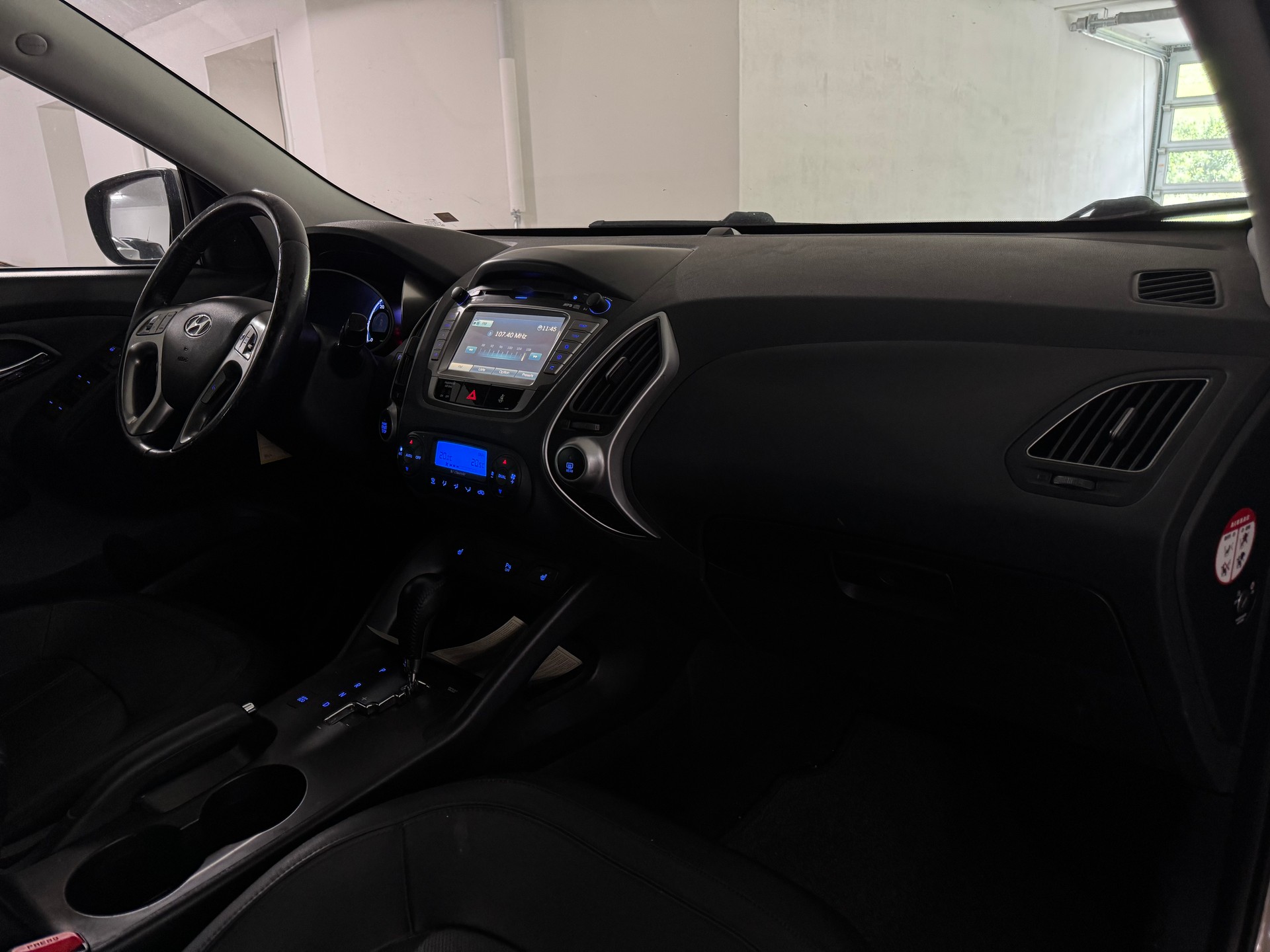 HYUNDAI iX 35 2.0 CRDi Premium 4WD Automatic-image-11