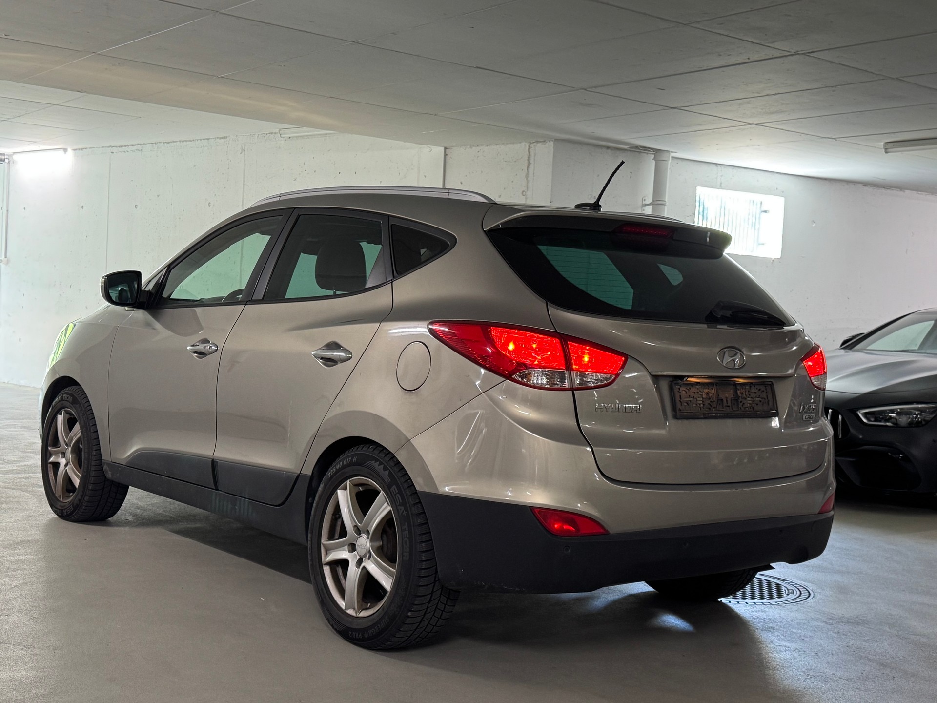HYUNDAI iX 35 2.0 CRDi Premium 4WD Automatic-image-4