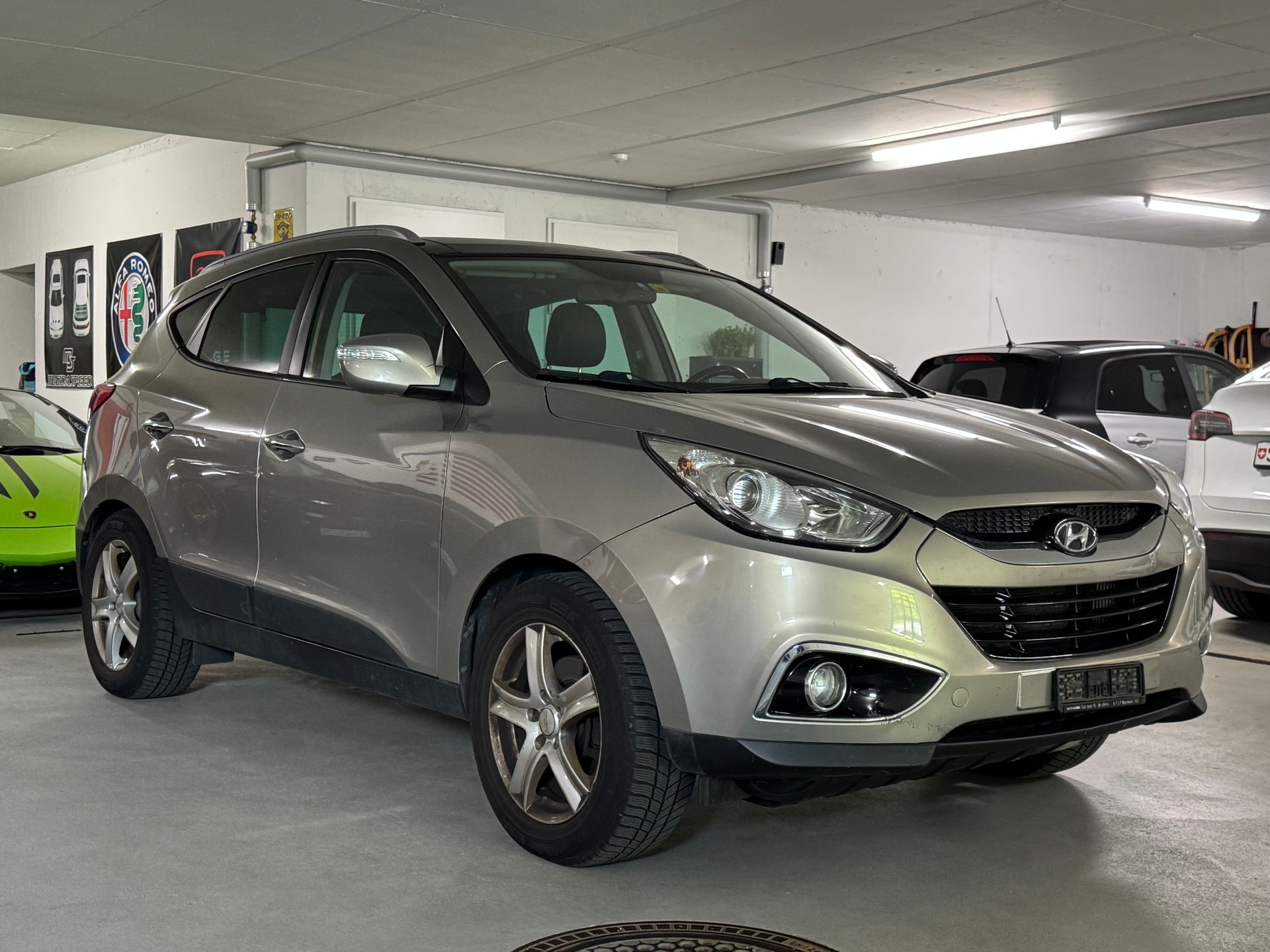 HYUNDAI iX 35 2.0 CRDi Premium 4WD Automatic-image-2