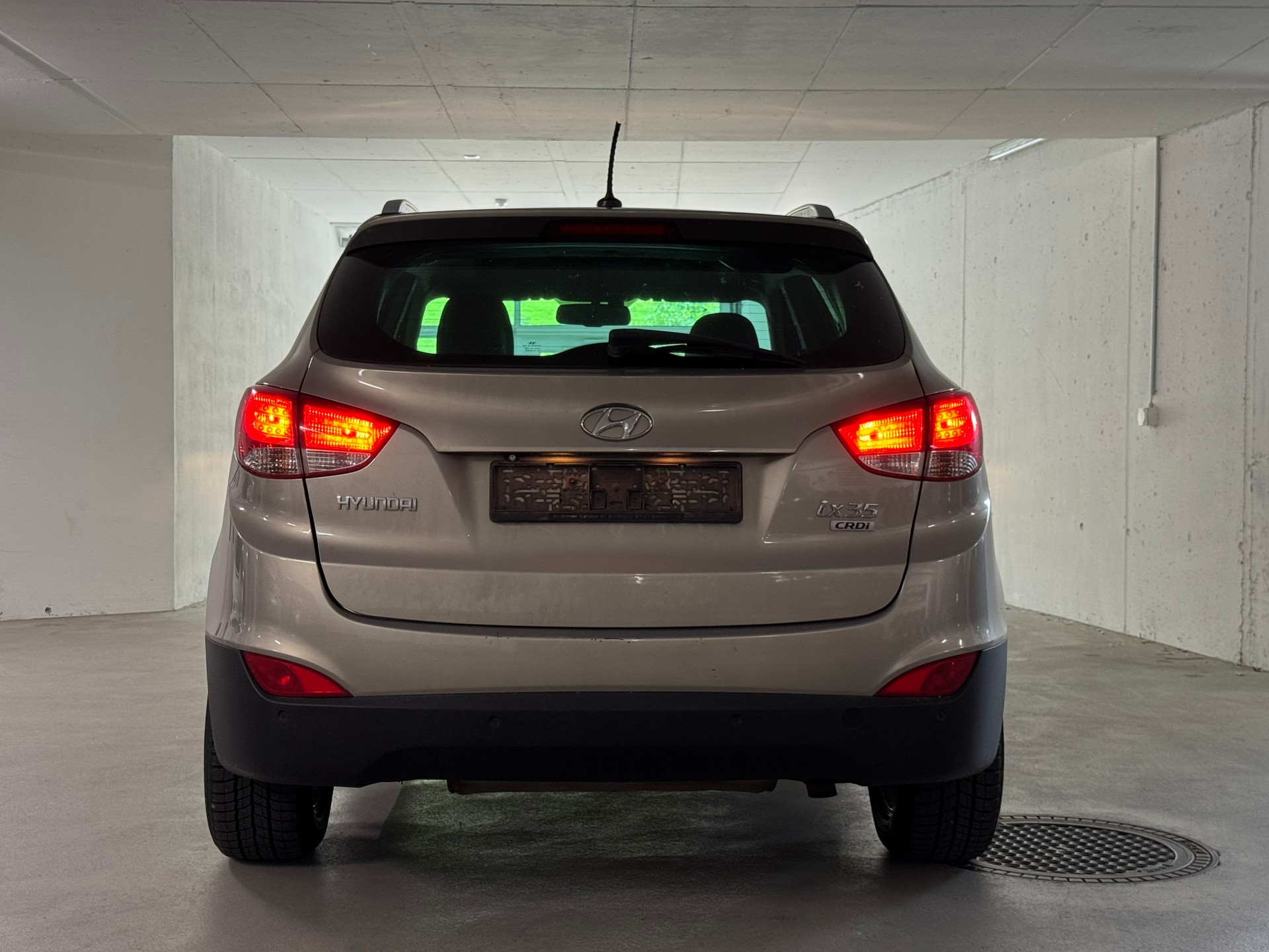 HYUNDAI iX 35 2.0 CRDi Premium 4WD Automatic-image-5