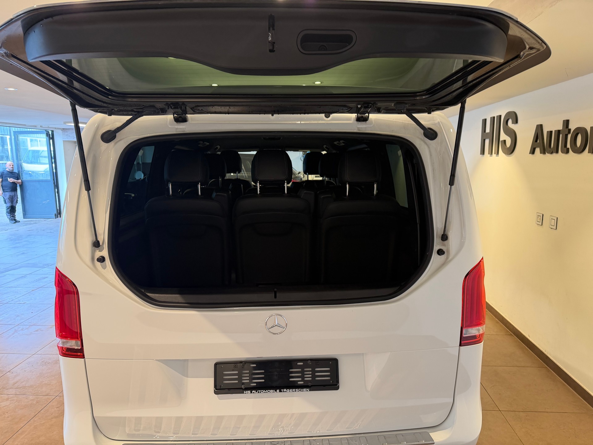 MERCEDES-BENZ V 300 d AMG Line lang Van 4M-image-6