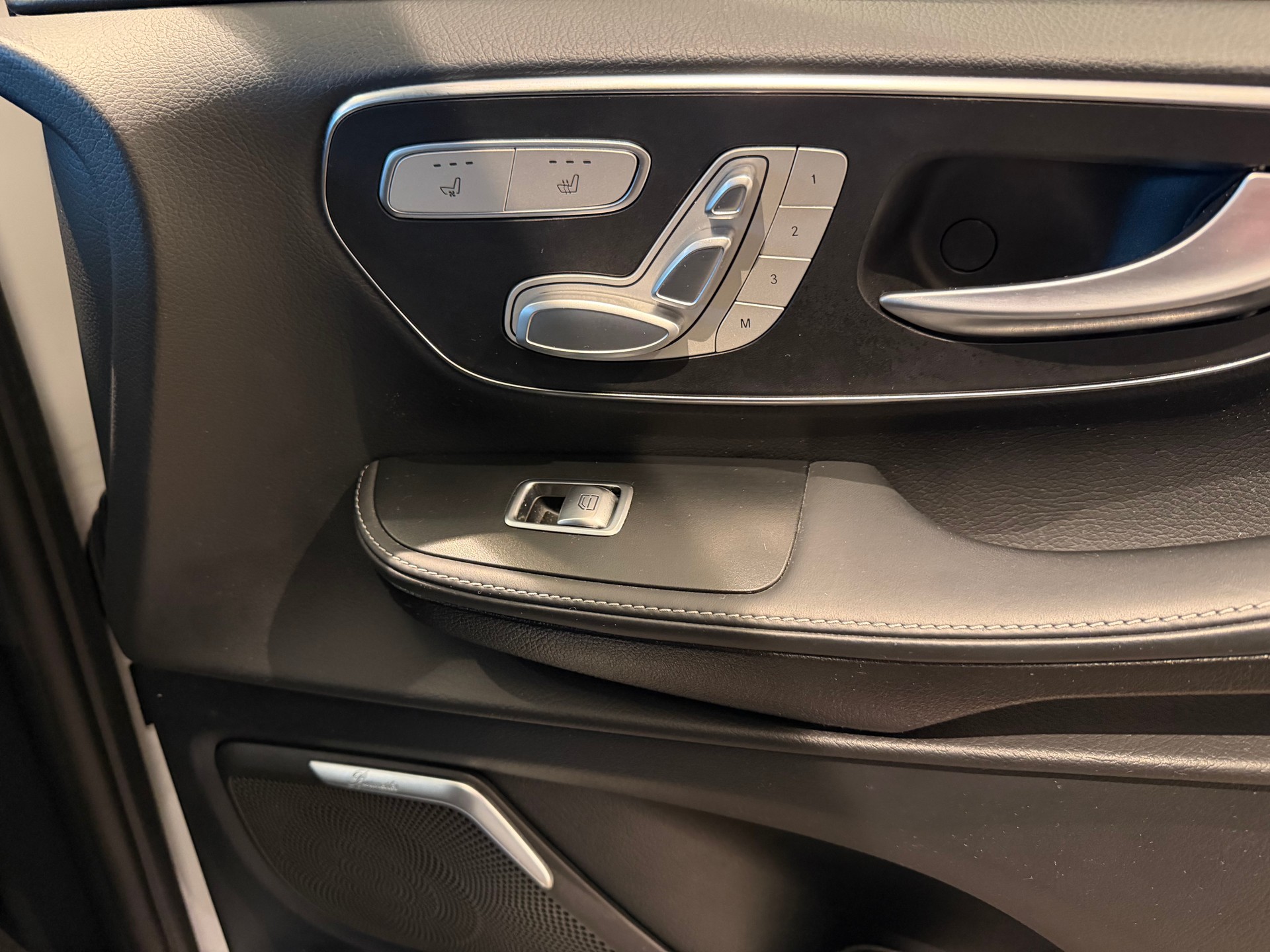MERCEDES-BENZ V 300 d AMG Line lang Van 4M-image-8