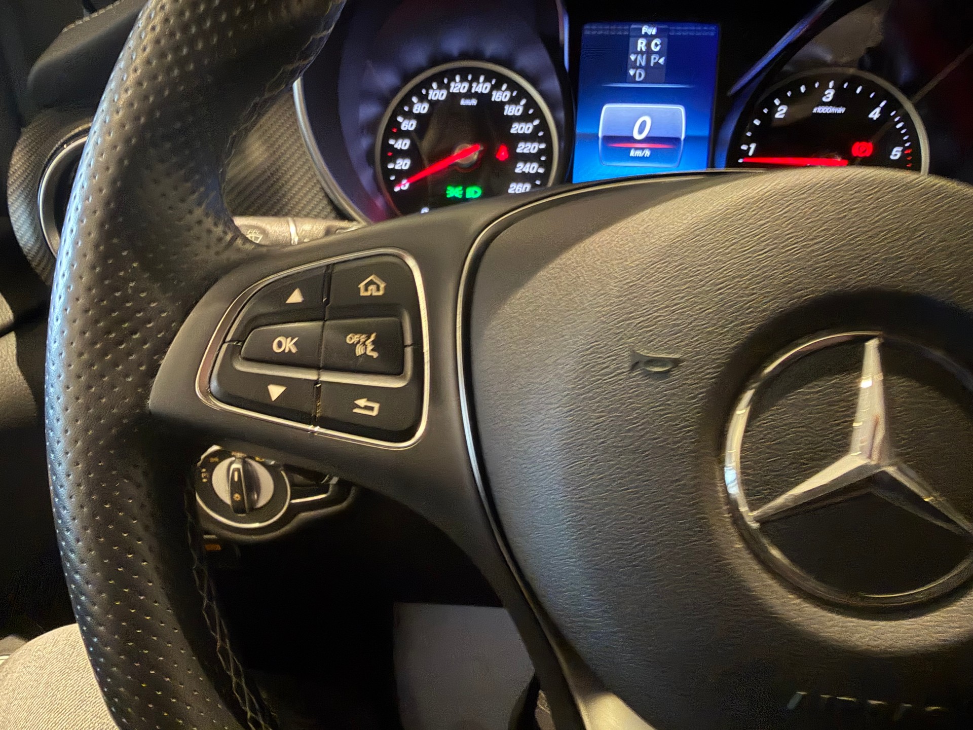 MERCEDES-BENZ V 300 d AMG Line lang Van 4M-image-26