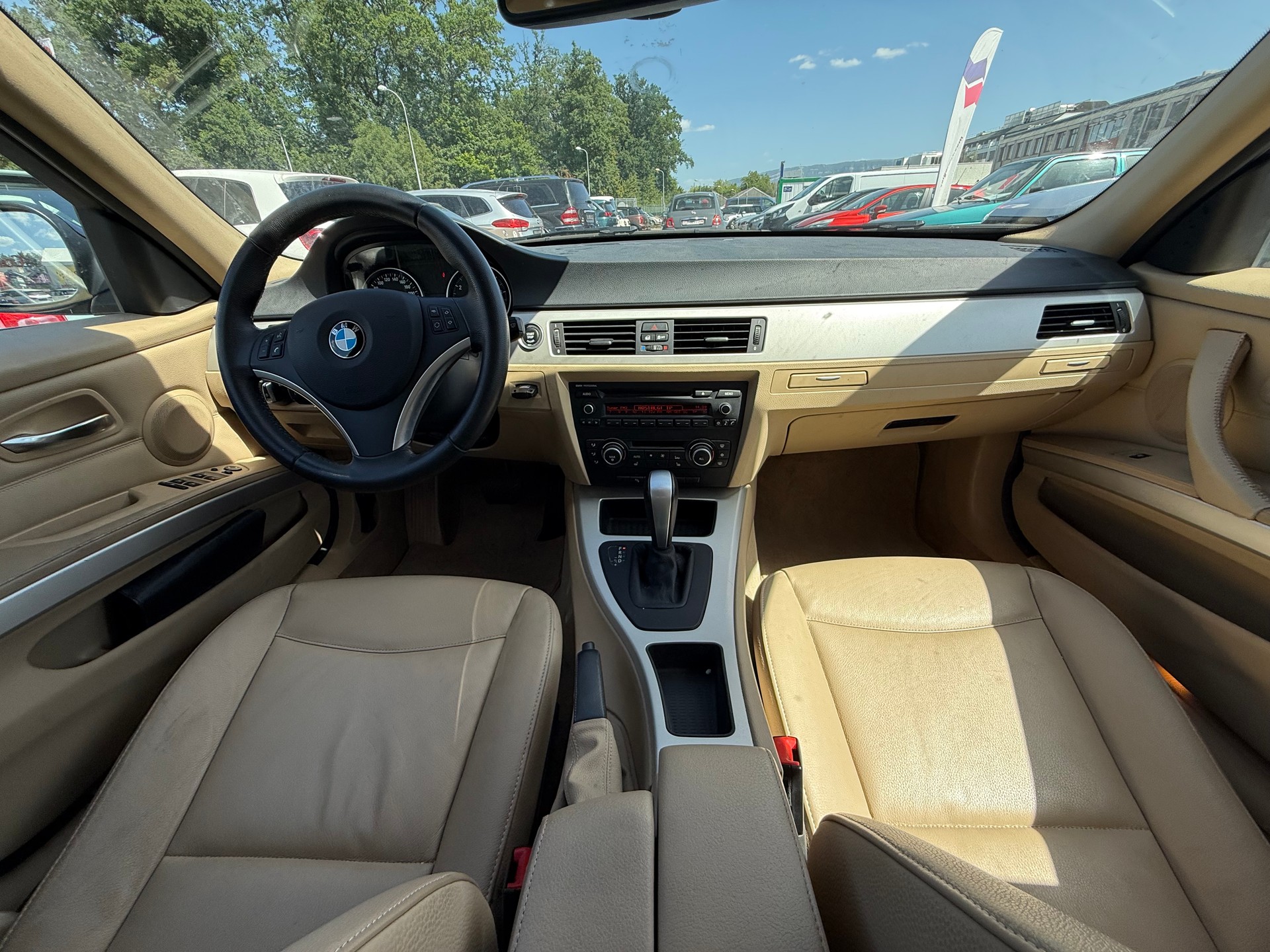 BMW 325i xDrive Touring Steptronic-image-10