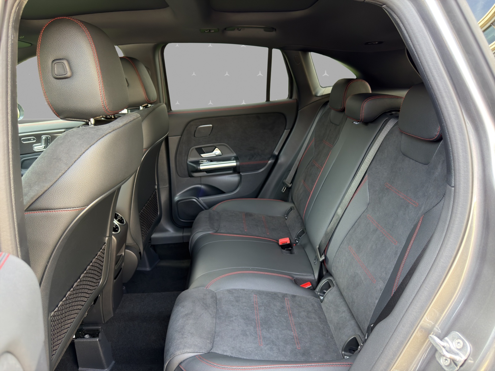 MERCEDES-BENZ GLA 250 4Matic 8G-DCT Swiss Star-image-13