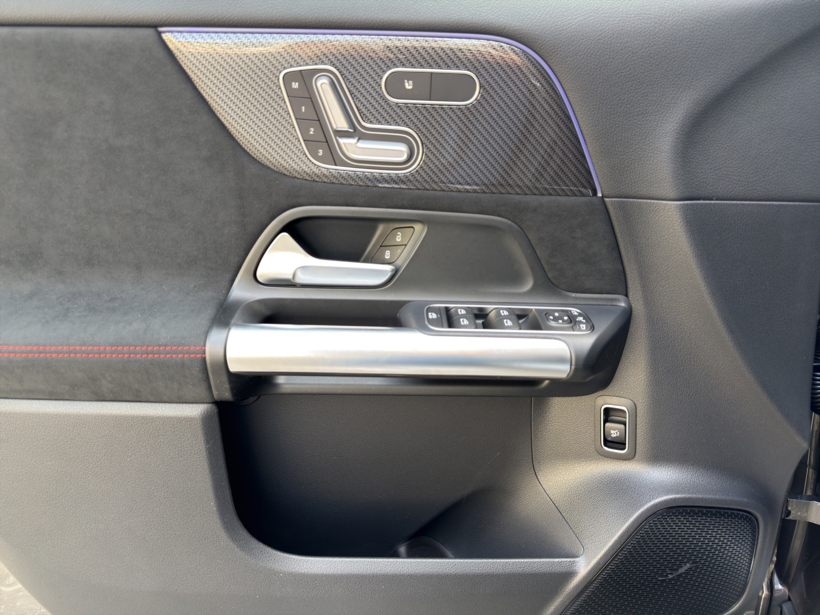 MERCEDES-BENZ GLA 250 4Matic 8G-DCT Swiss Star-image-12