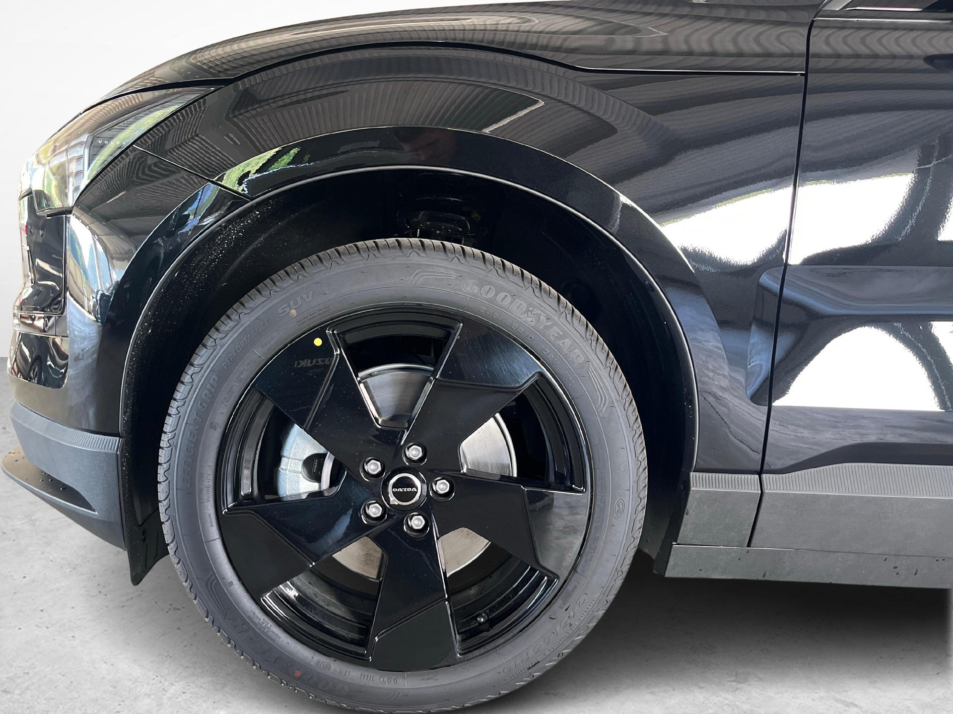 VOLVO EX30 E60 Plus Swiss Black Edition-image-14