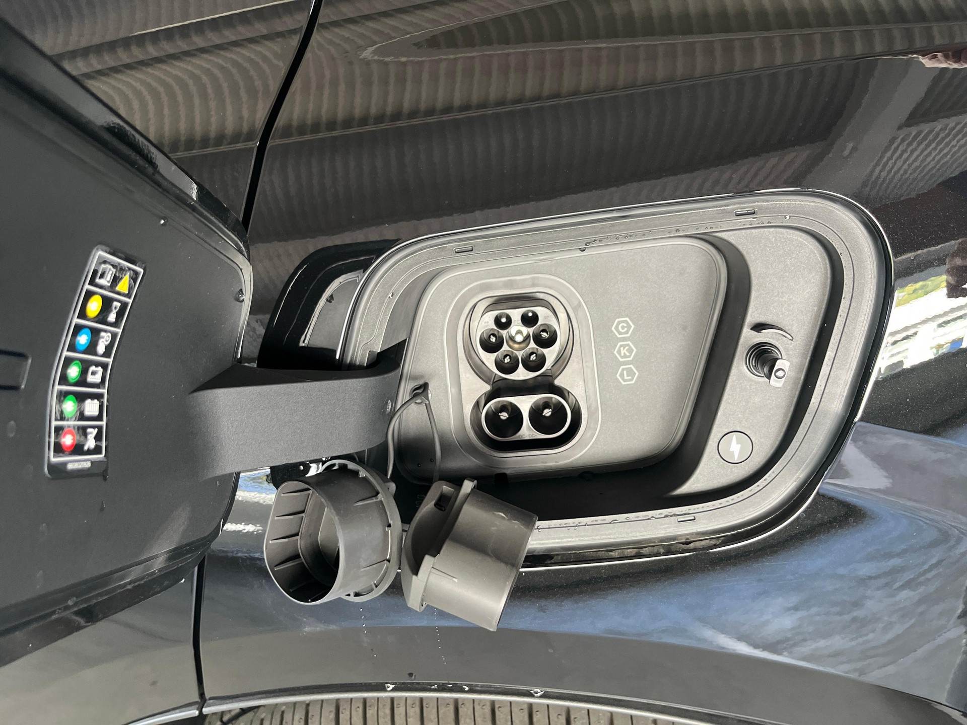 VOLVO EX30 E60 Plus Swiss Black Edition-image-13